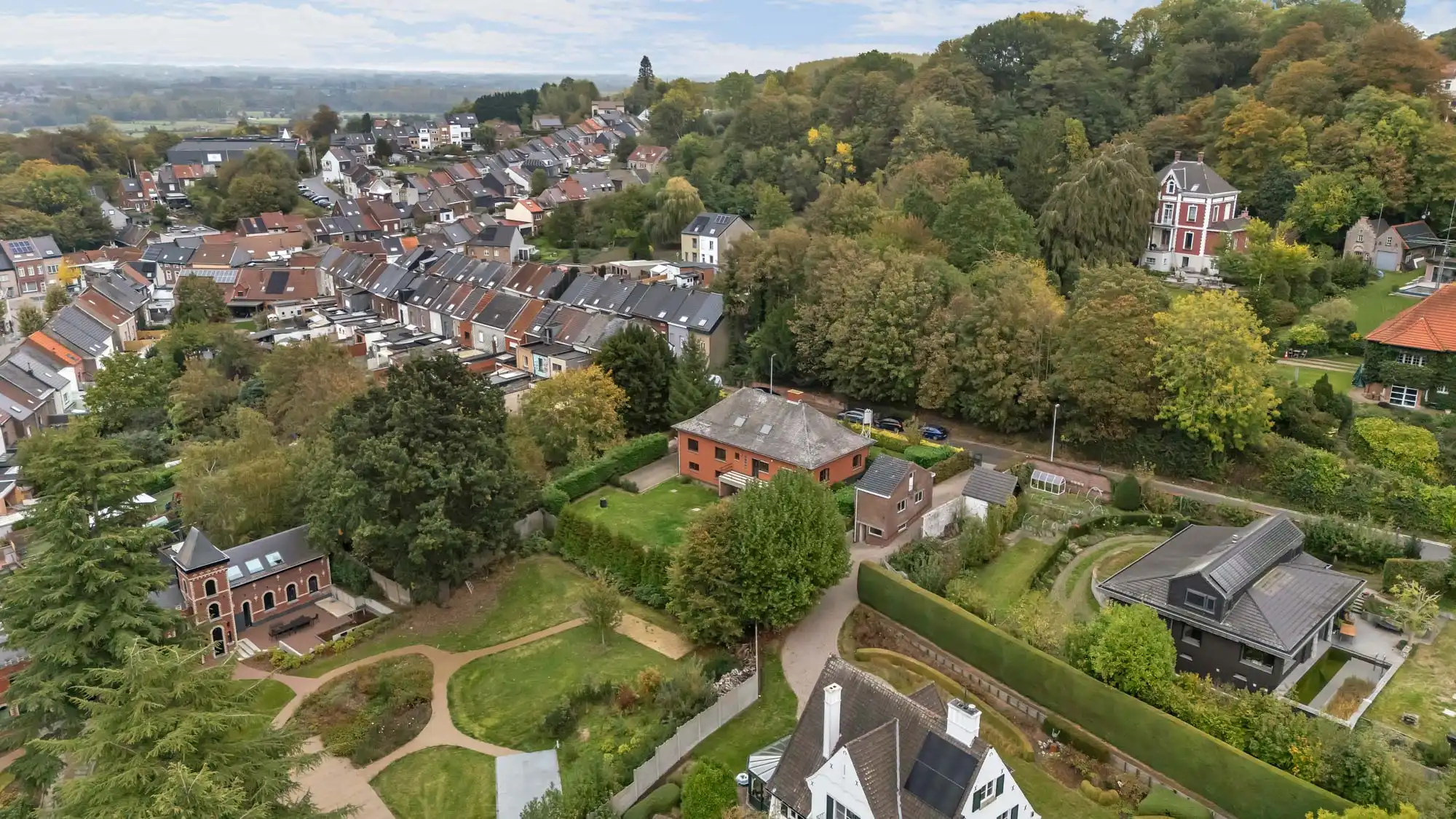Ruime villa met 4 slpk met bouwgrond op +-18a met mooi zicht foto 25