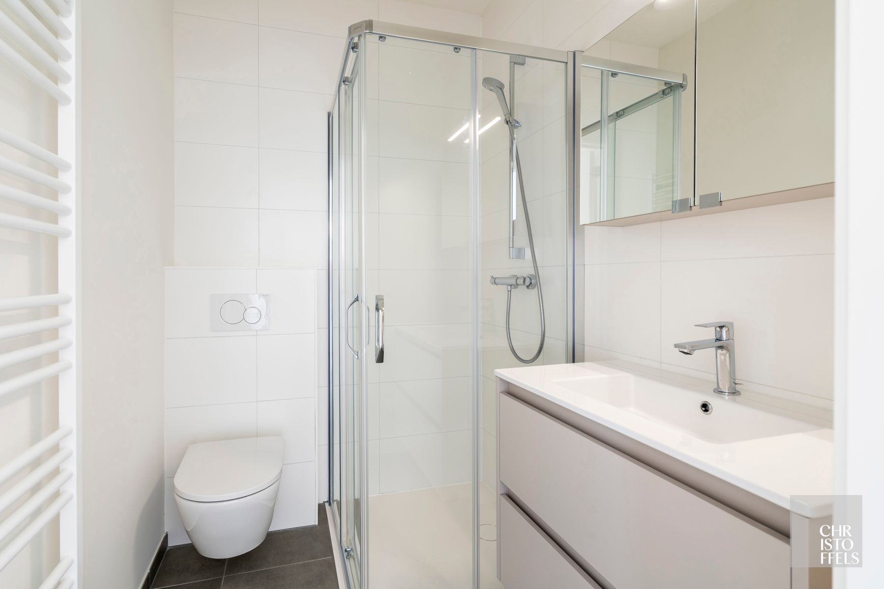 TE HUUR - Nieuwbouw 2-slaapkamerappartement in hartje Lanaken! foto 11