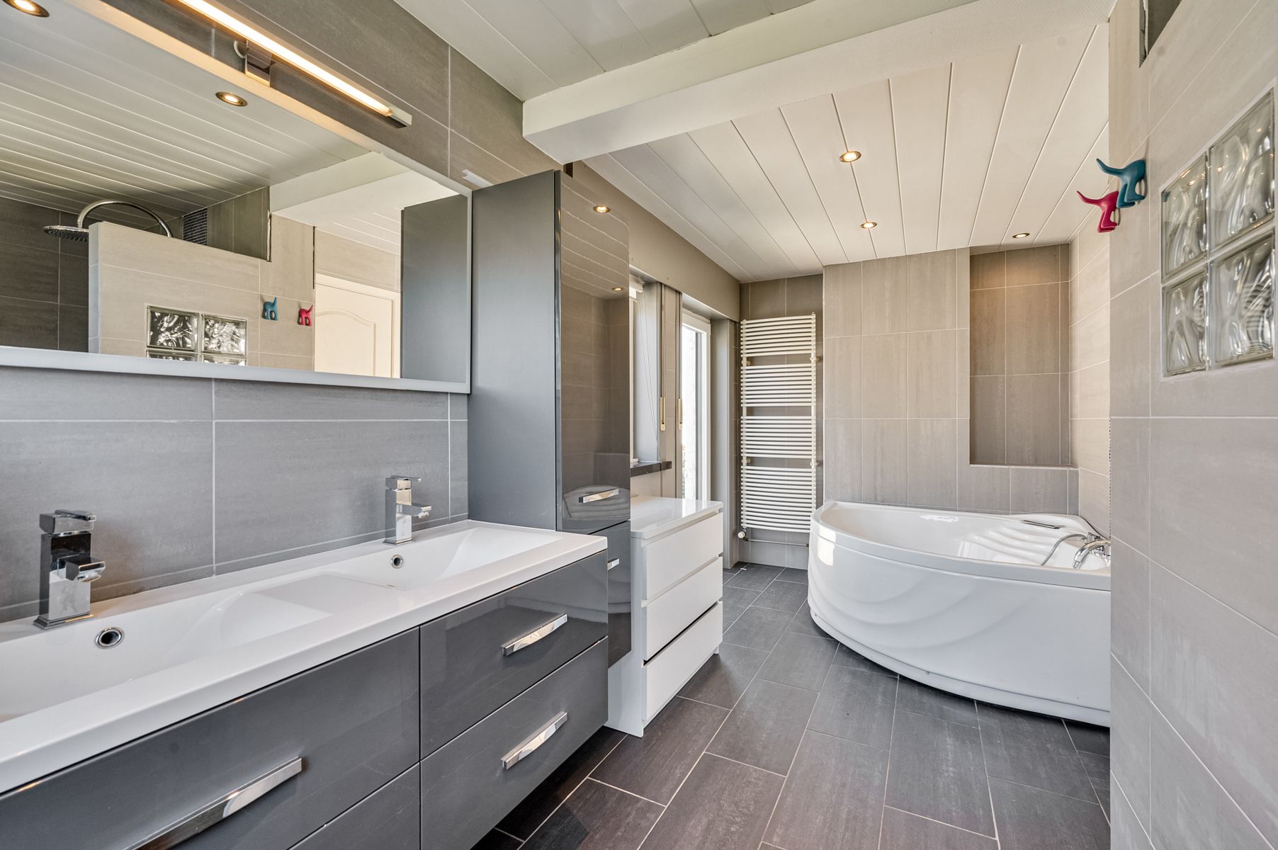 Gerenoveerde, karaktervolle villa met bouwgrond foto 22