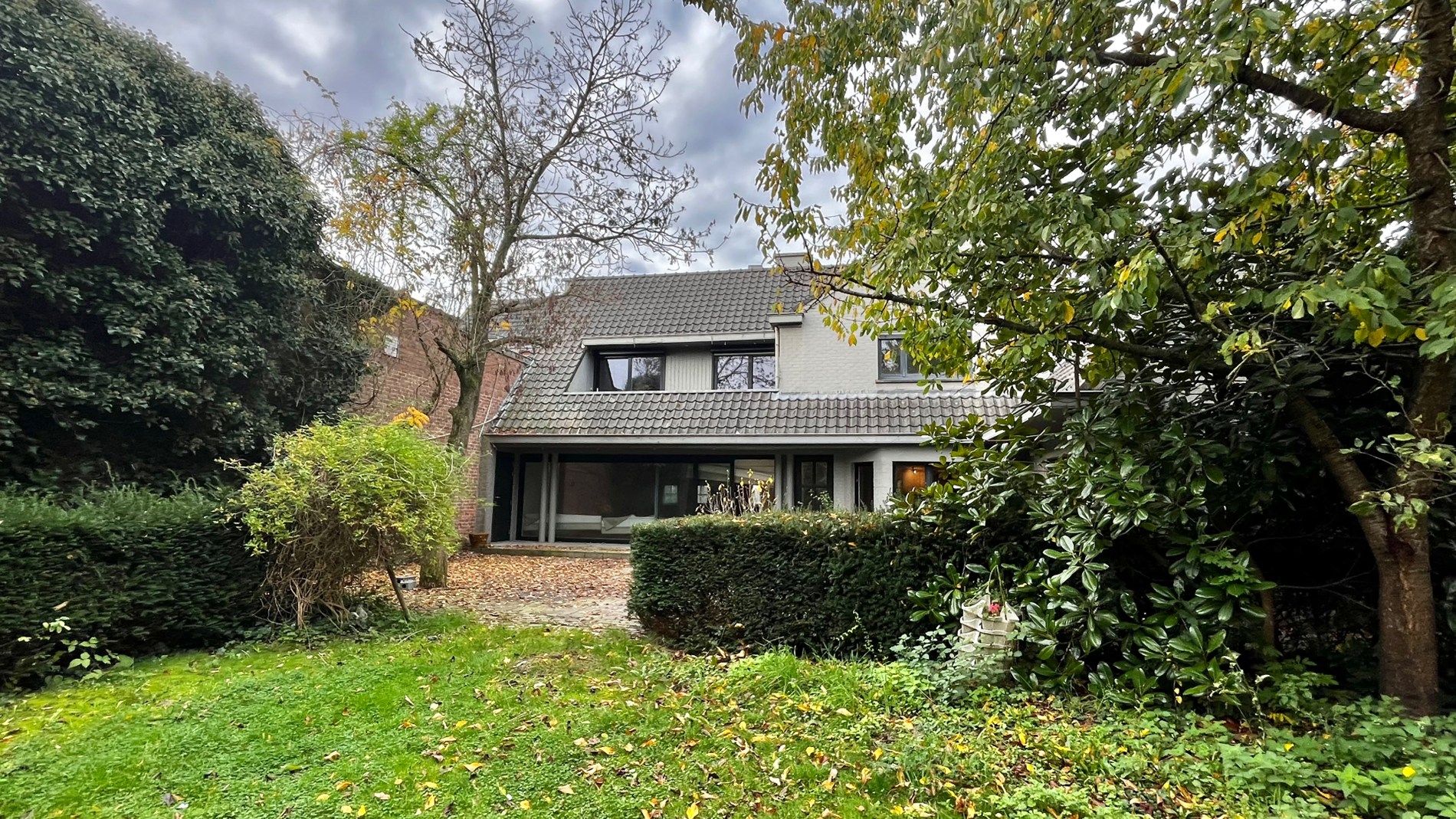 Te renoveren ruime woning op 911 m² te Lendelede – met garage en 5 kamers foto 4