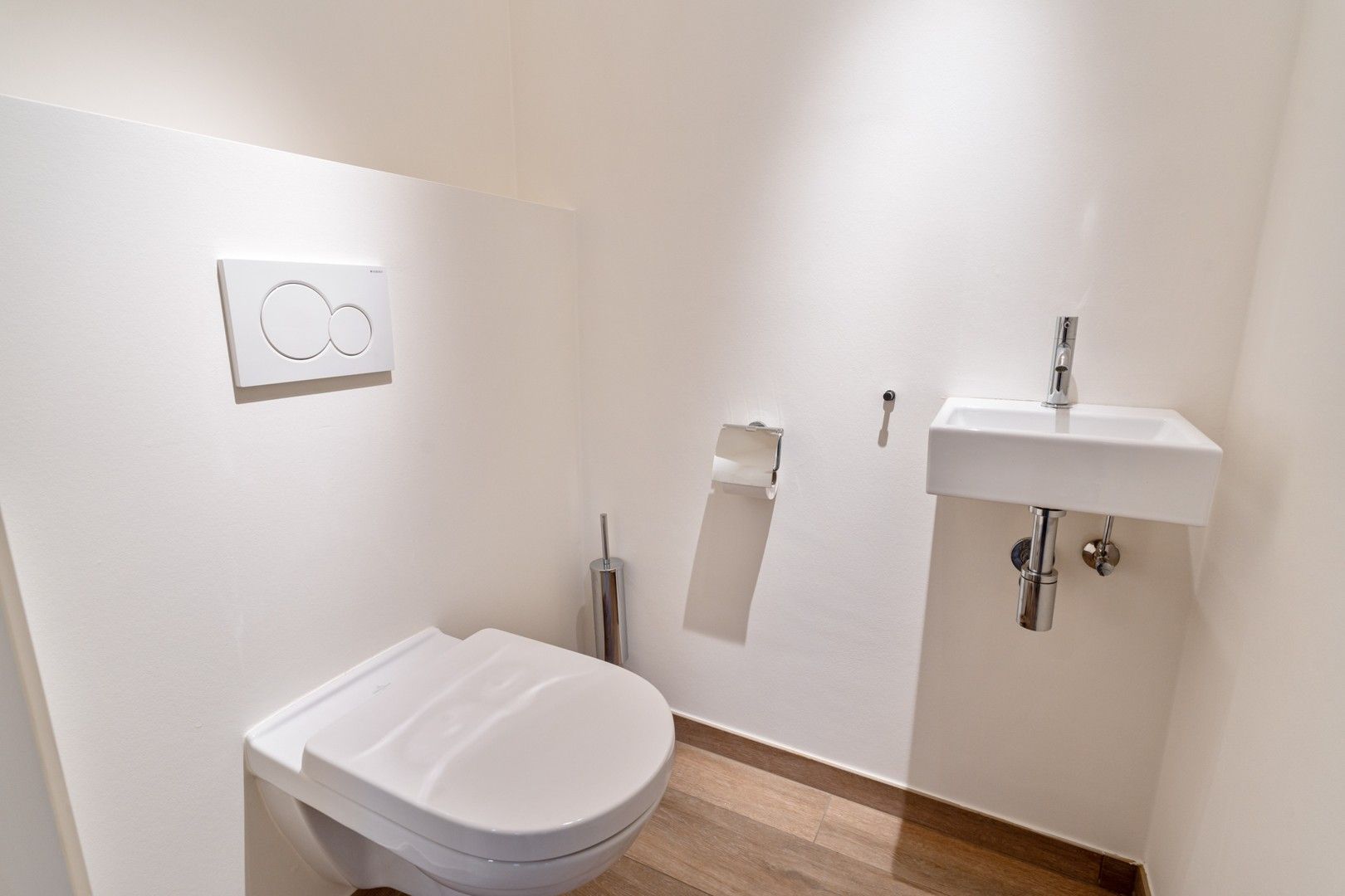 Modern appartement met ruim terras, groen uitzicht en garage. foto 14