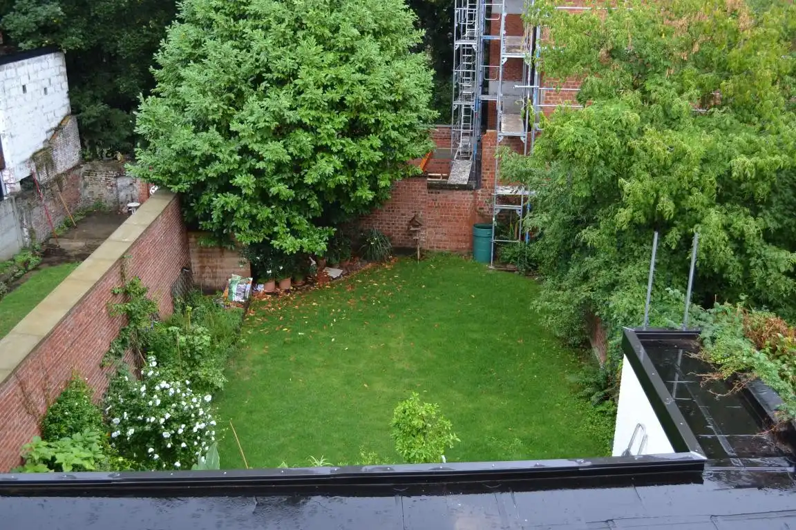 Ruim appartement met tuin foto 17