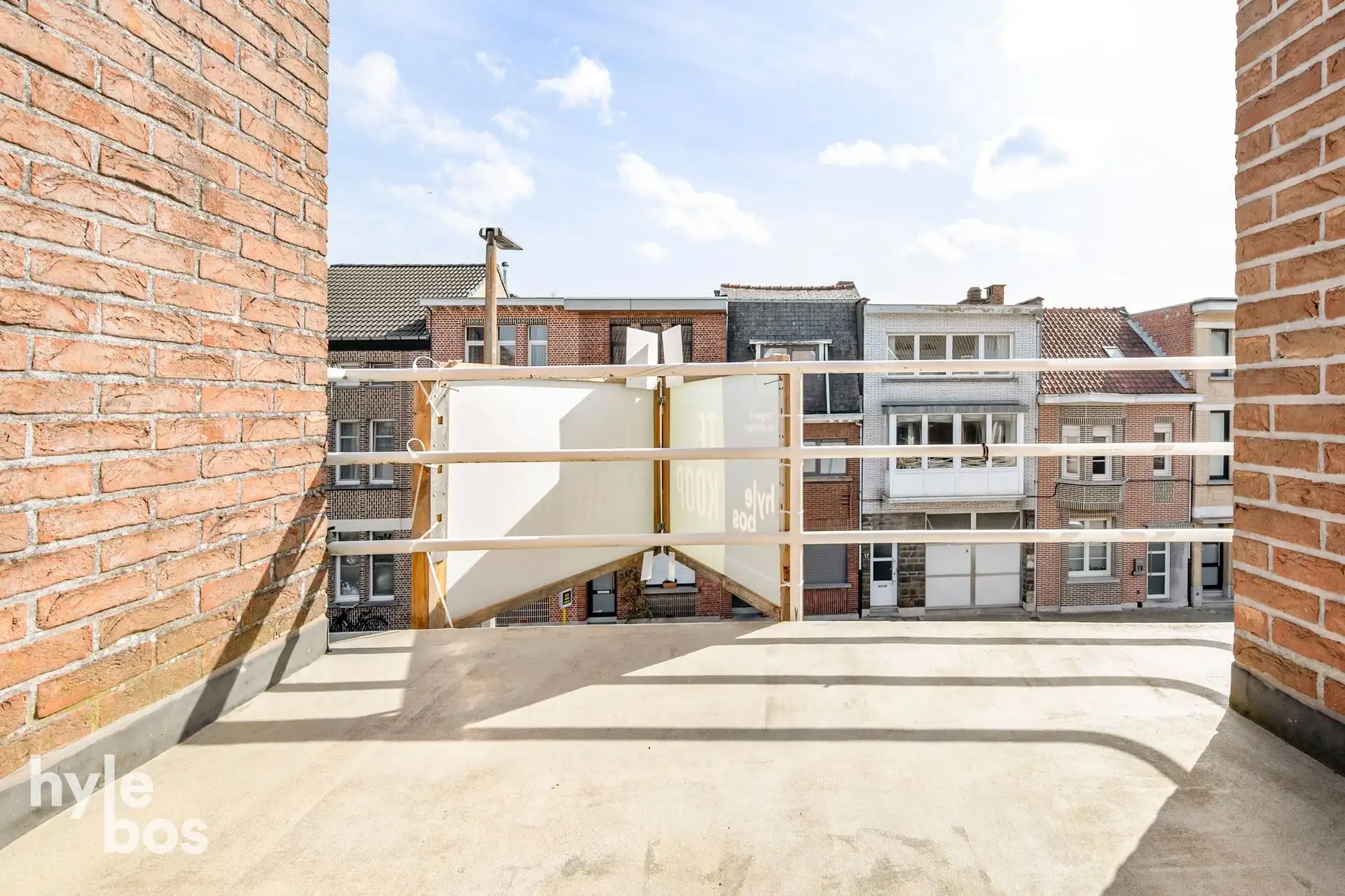 Centraal gelegen instapklaar appartement met garage foto 9