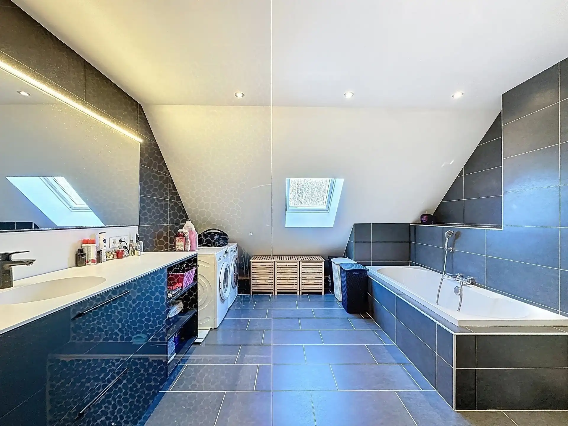 Gezinswoning met praktijk en 5 slaapkamers in Belsele foto 10