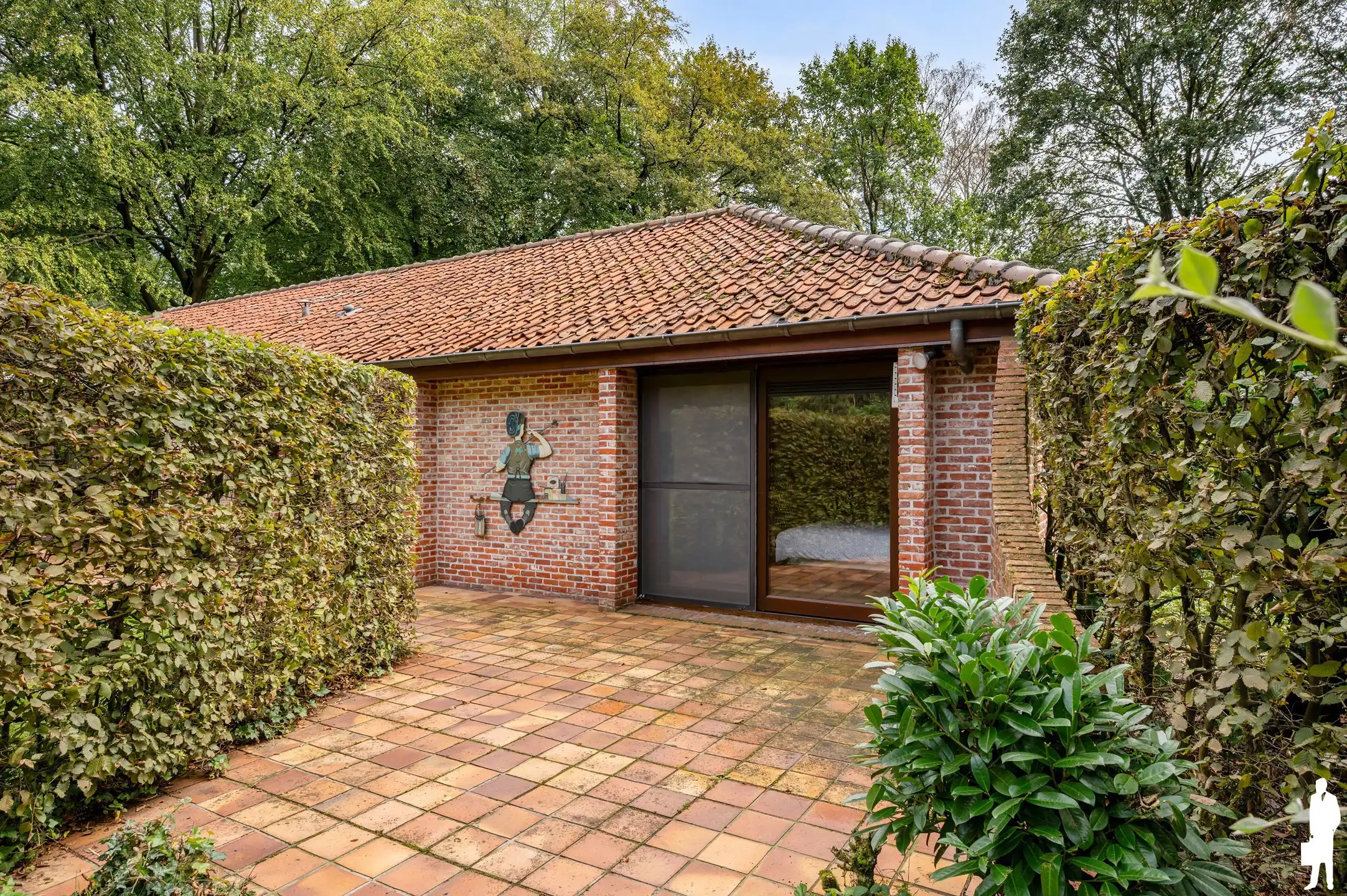 Karaktervolle gelijkvloerse villa op ca. 2.000 m² in zeer rustige, gegeerde en autoluwe wijk Dennendael en dichtbij het natuurgebied foto 46