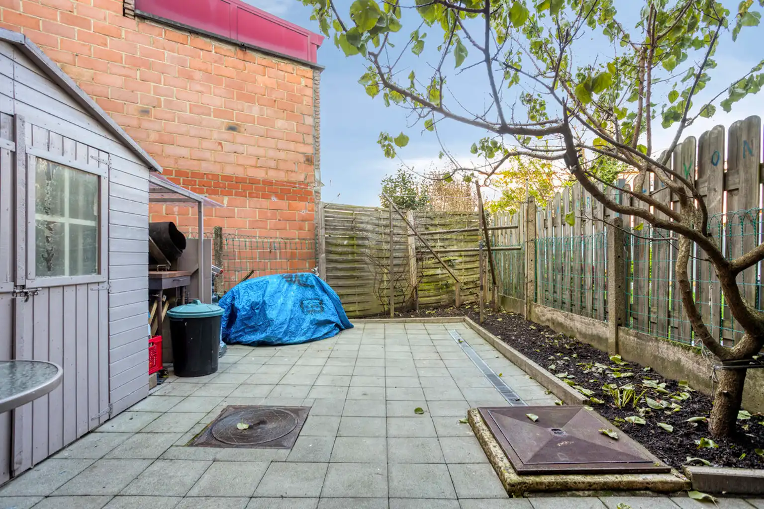 Gerenoveerde bel-étage woning met garage foto 16