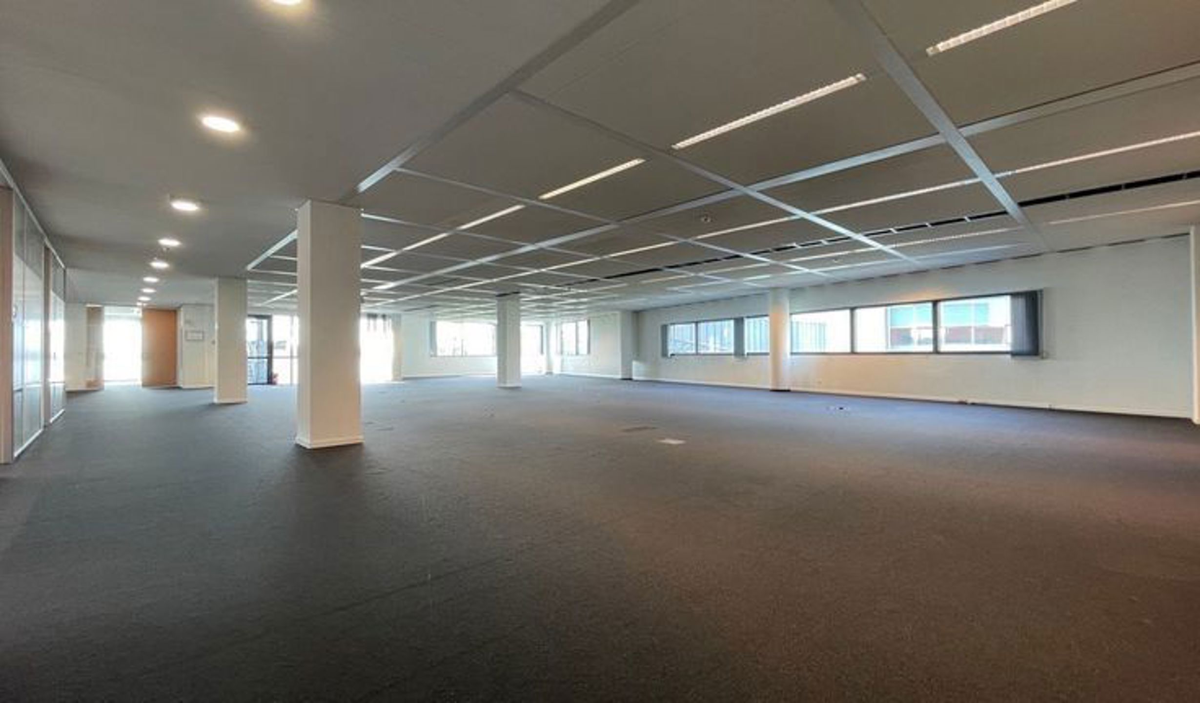 Moderne kantoorruimte in een strategische toplocatie  foto 10