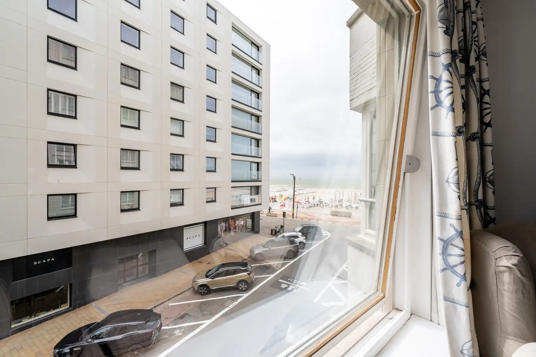 Instapklaar gemeubeld appartement met lateraal zeezicht in het Zoute foto 6