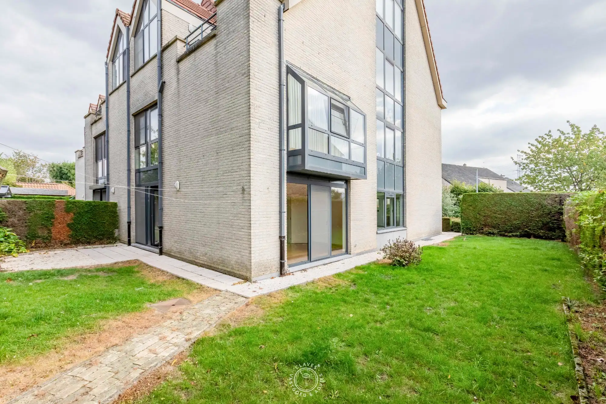 Ruim gelijkvloers appartement met drie slaapkamers foto 12