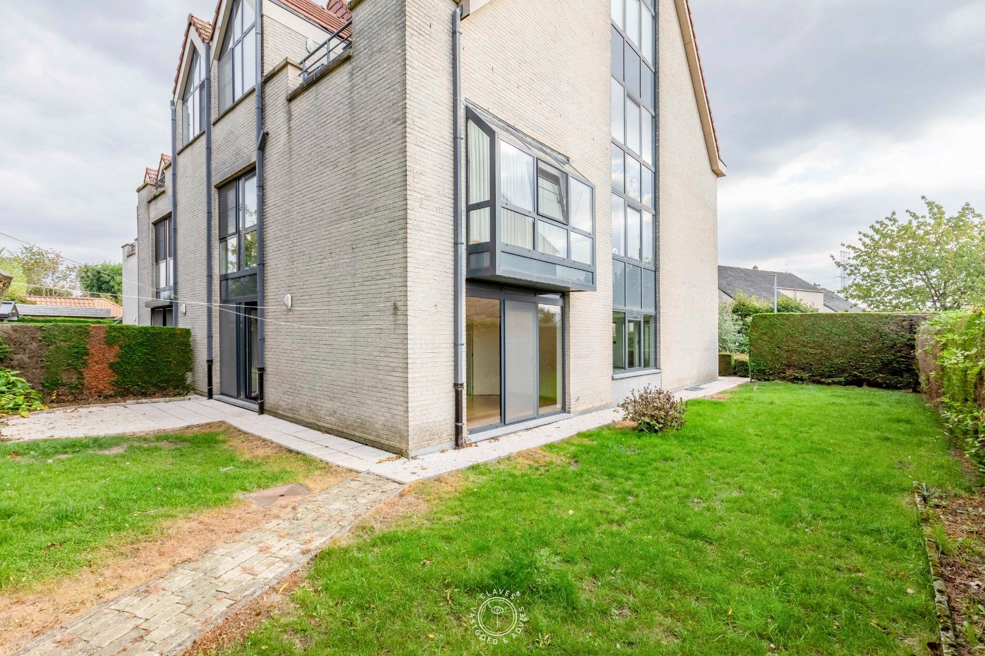 Ruim gelijkvloers appartement met drie slaapkamers foto 12