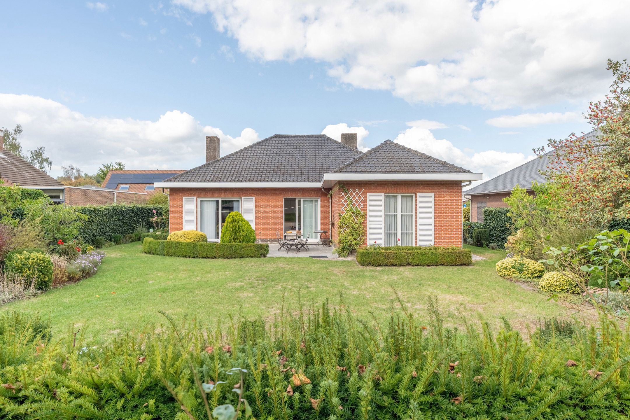 Hoofdfoto van de publicatie: Gunstig gelegen laagbouwwoning met prachtige tuin te Beerse