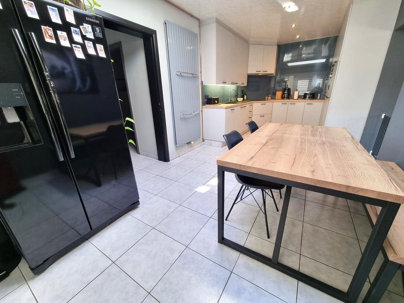 Instapklare woning met 5 slaapkamers met groot naastliggend magazijn. Ideaal voor zelfstandigen. foto 6