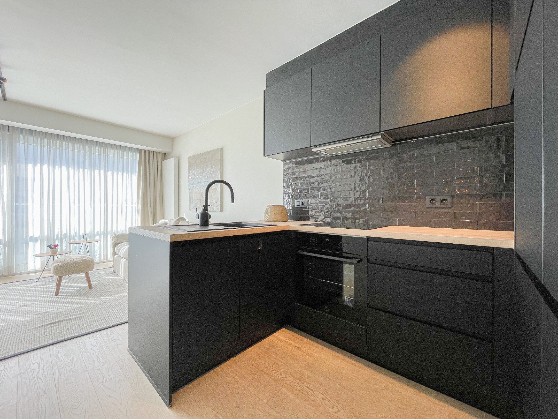 Recent tijdloos gerenoveerd appartement gelegen op de Kustlaan.  foto 9