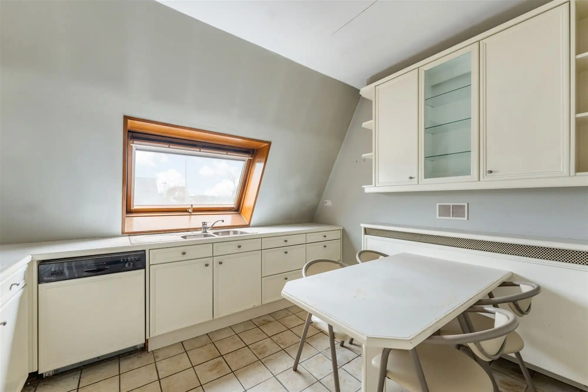 HANDELSPAND MET GOEDE VISIBILITEIT EN RUIME PARKING MET BOVENLIGGEND APPARTEMENT IN HEUSDEN-ZOLDER foto 16