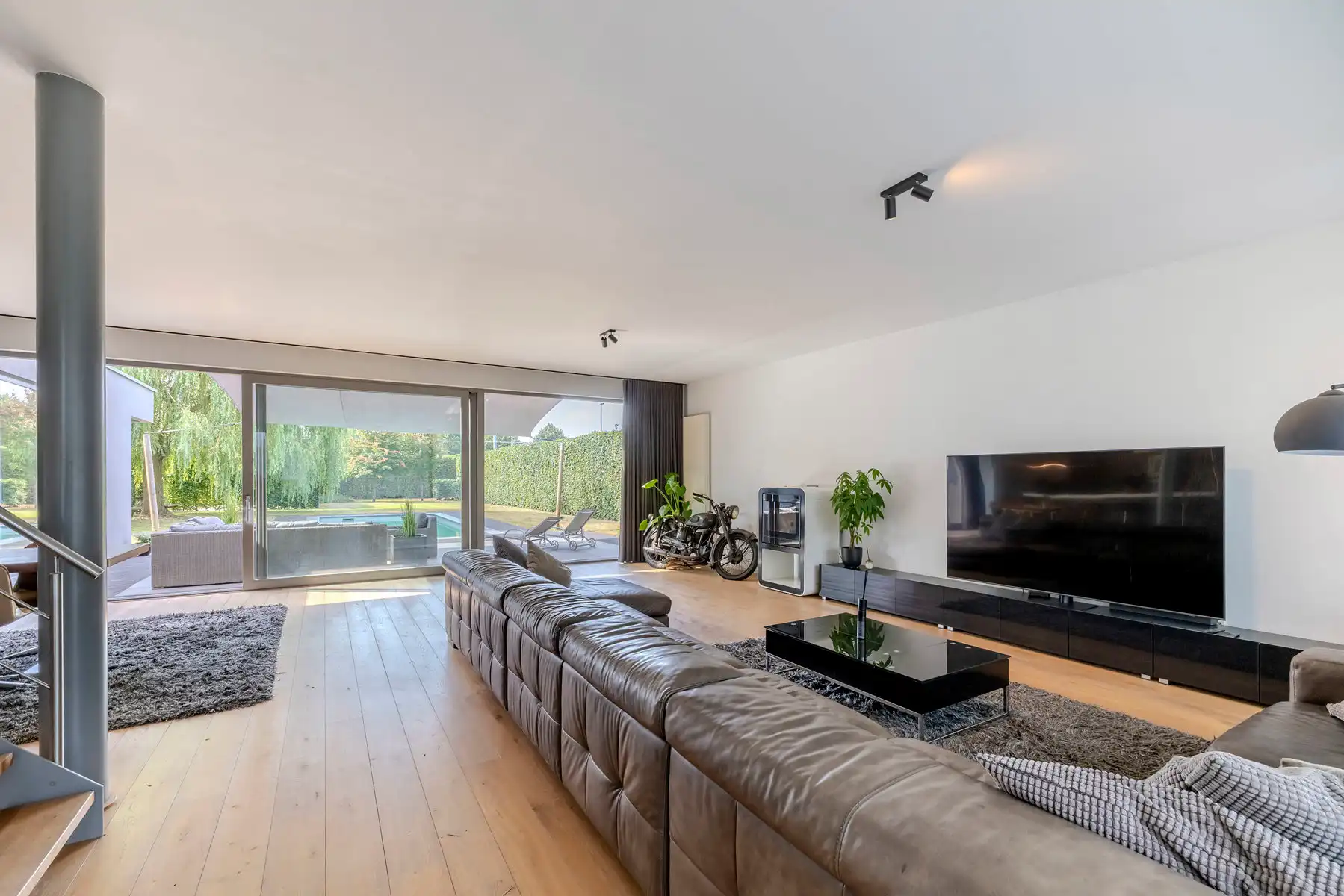 Moderne villa met zwembad op 1.282m² foto 8