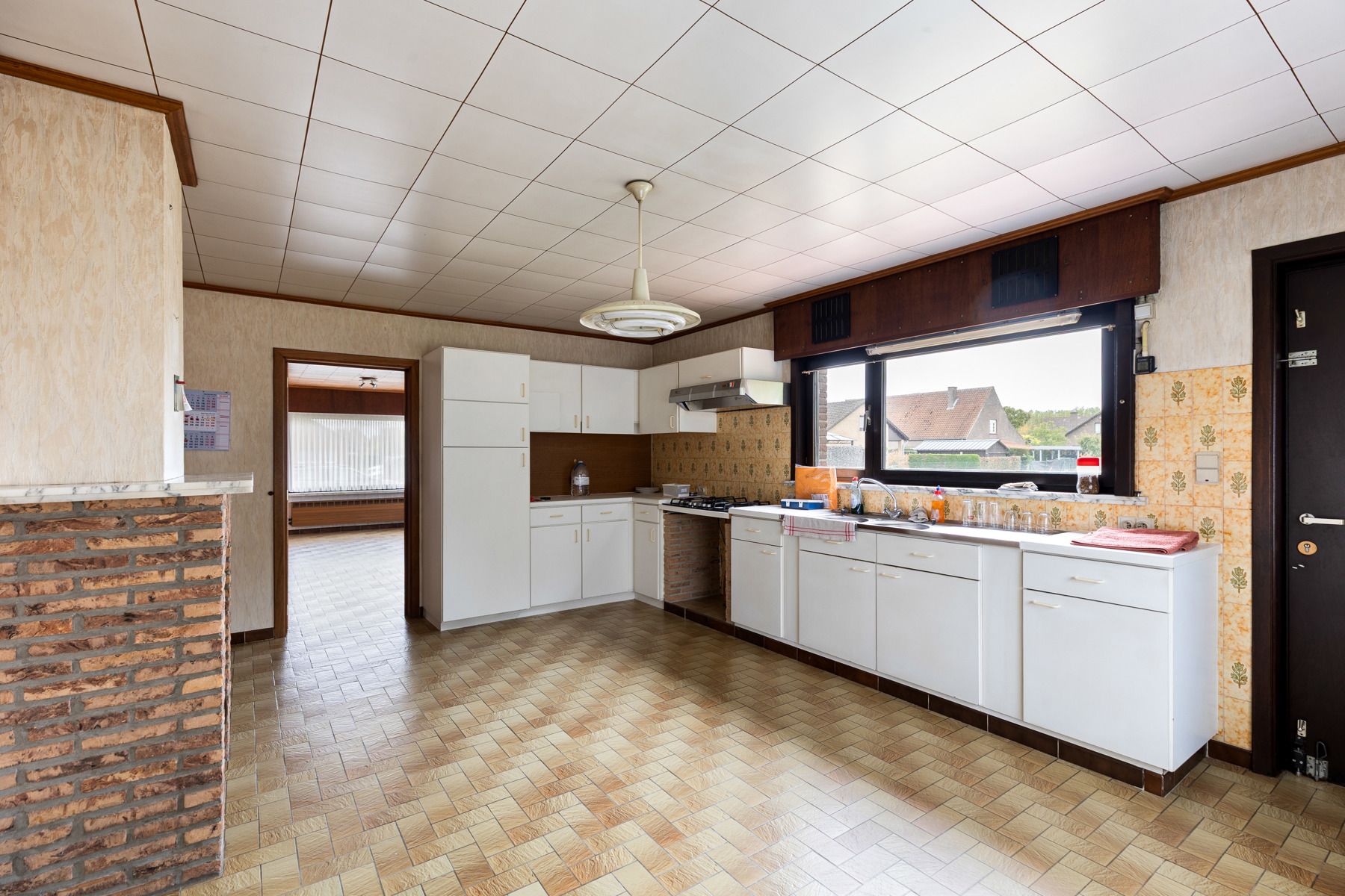 Te renoveren woning in een residentiële wijk in Lotenhulle foto 5