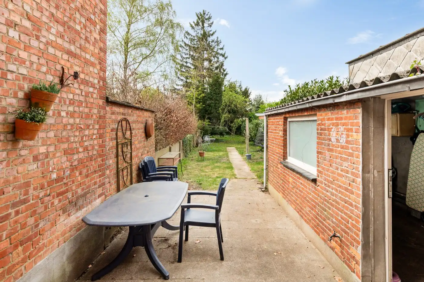 Op te frissen, grote woning met 3 à 4 slpk. en tof west-tuintje foto 24