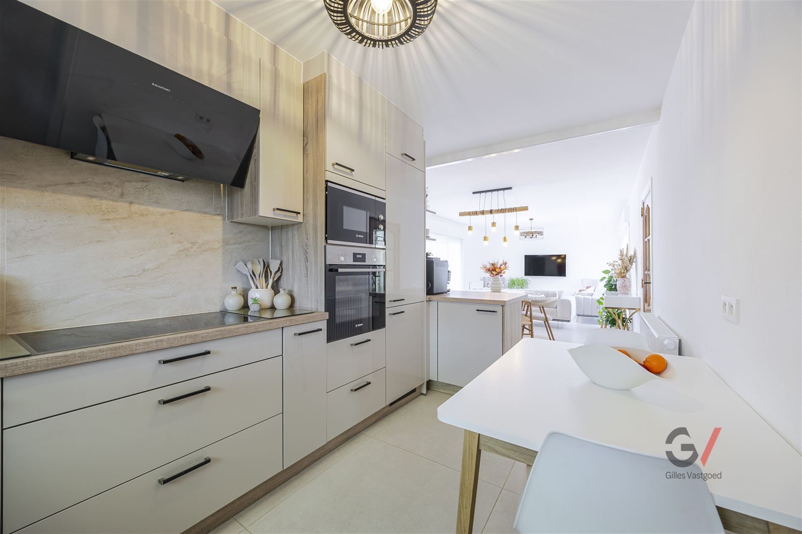 Gerenoveerde bungalow foto 2