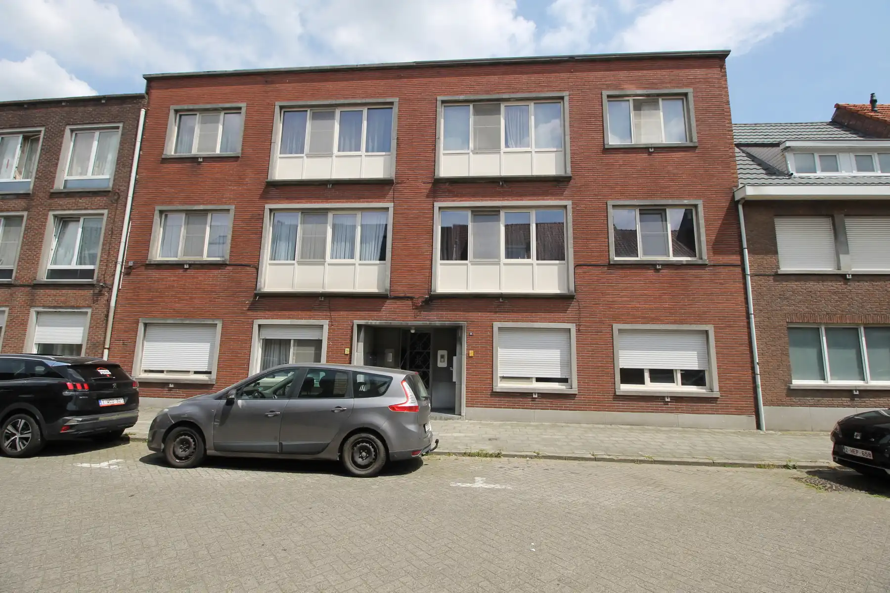 Recent gerenoveerd appartement op de tweede verdieping, met fietsenberging foto {{pictureIndex}}