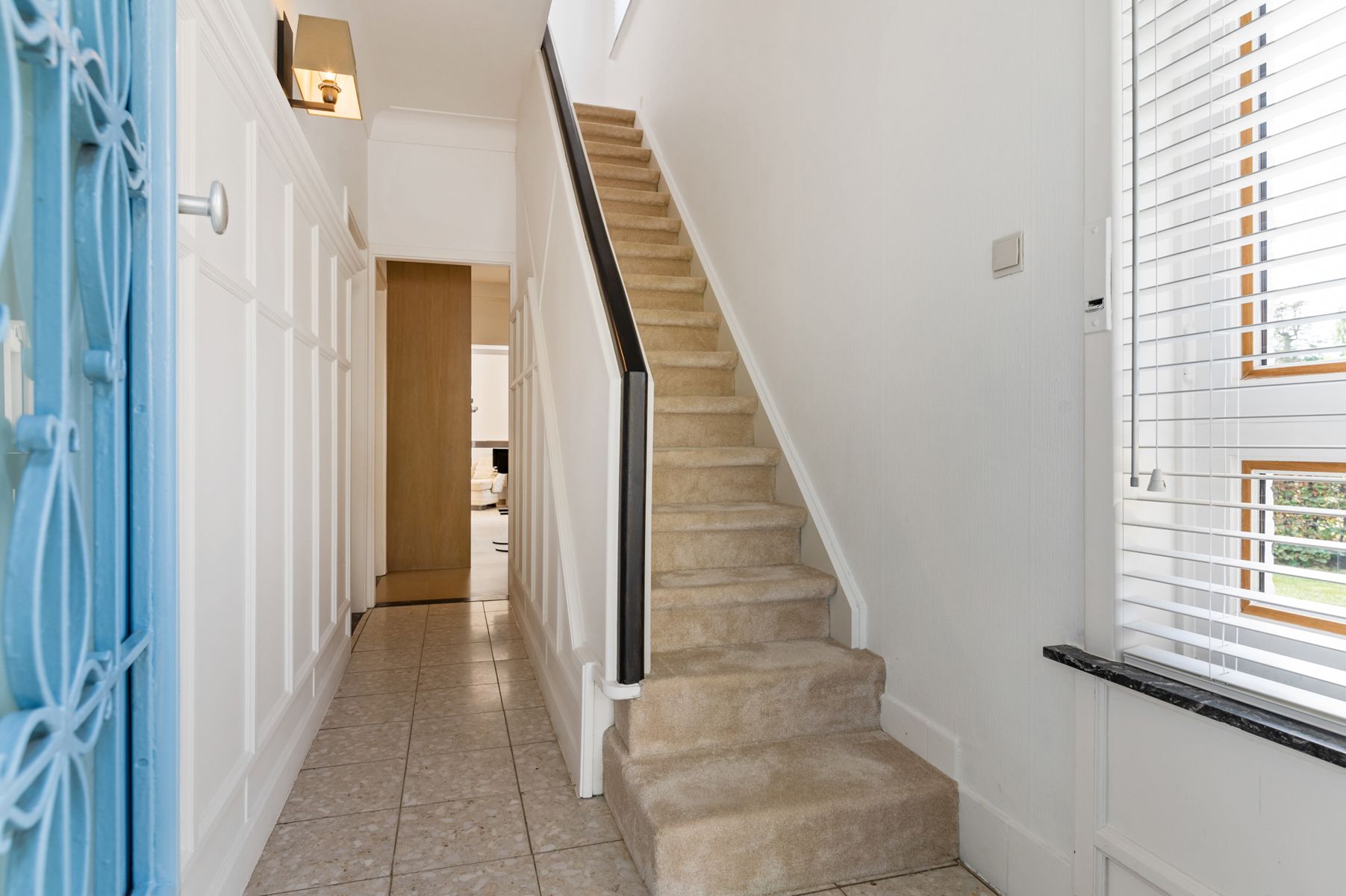 Hedendaags gerenoveerde woning vlakbij het centrum. foto 11