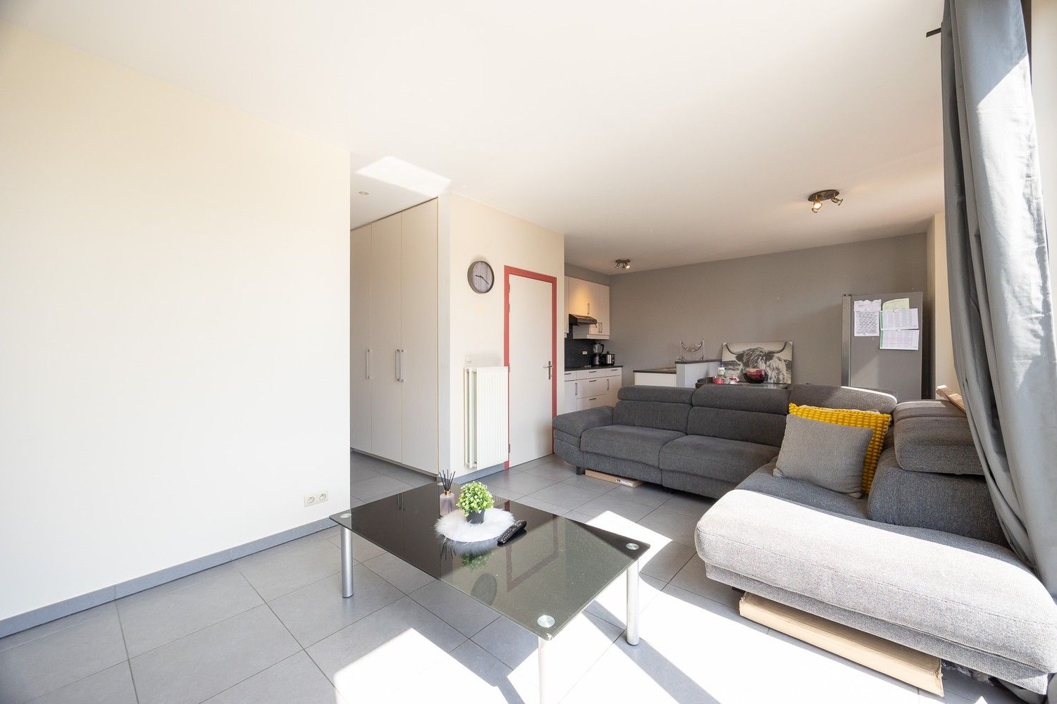 Centraal gelegen 1-slaapkamerappartement op tweede verdieping van een klein gebouw foto 2