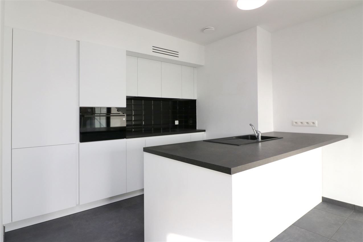 Zonnig appartement, zuidterras, twee slpk, autostaanplaats op gunstige locatie foto 4