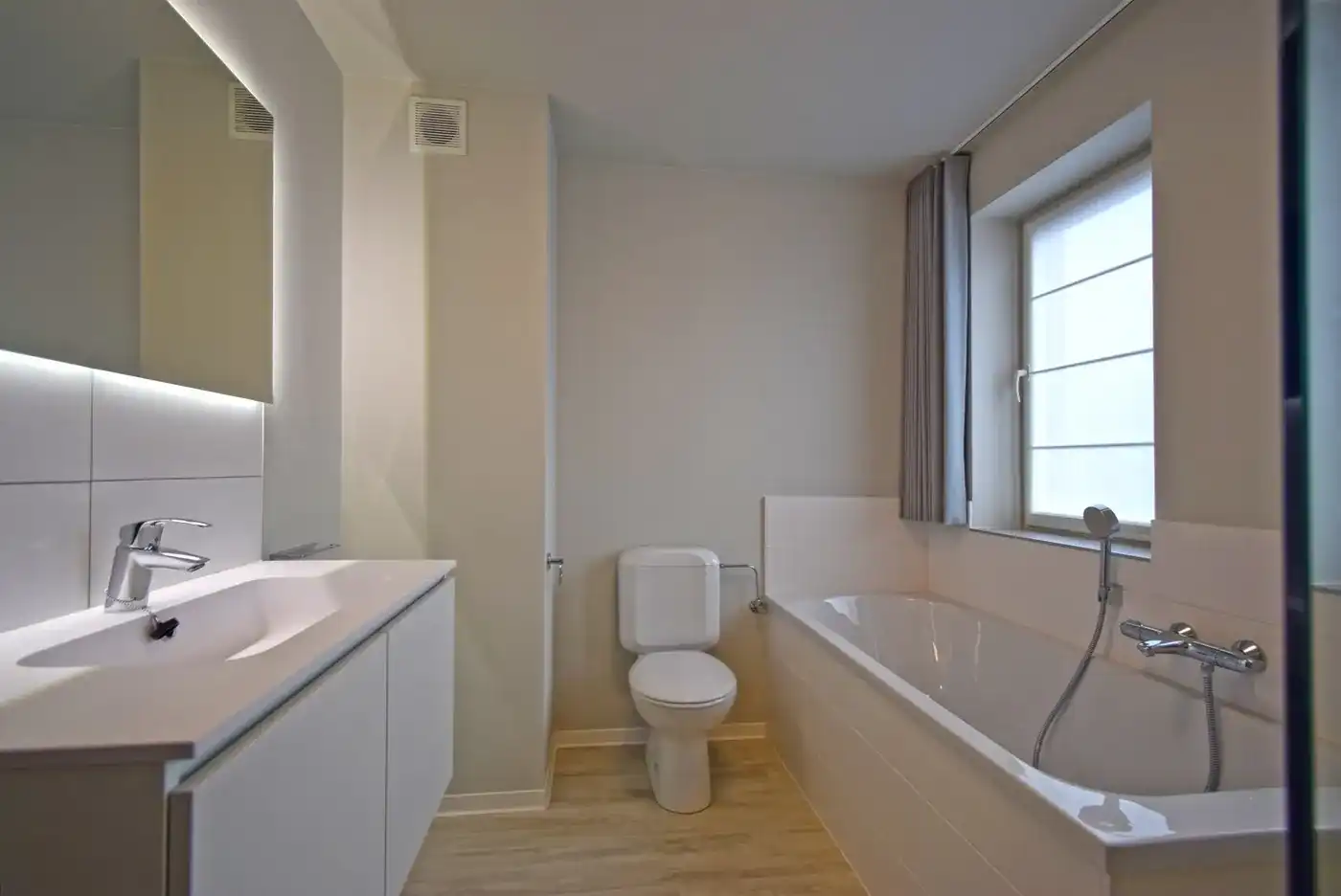RUSTIG GELEGEN WONING VLAKBIJ GROENZONE  foto 9
