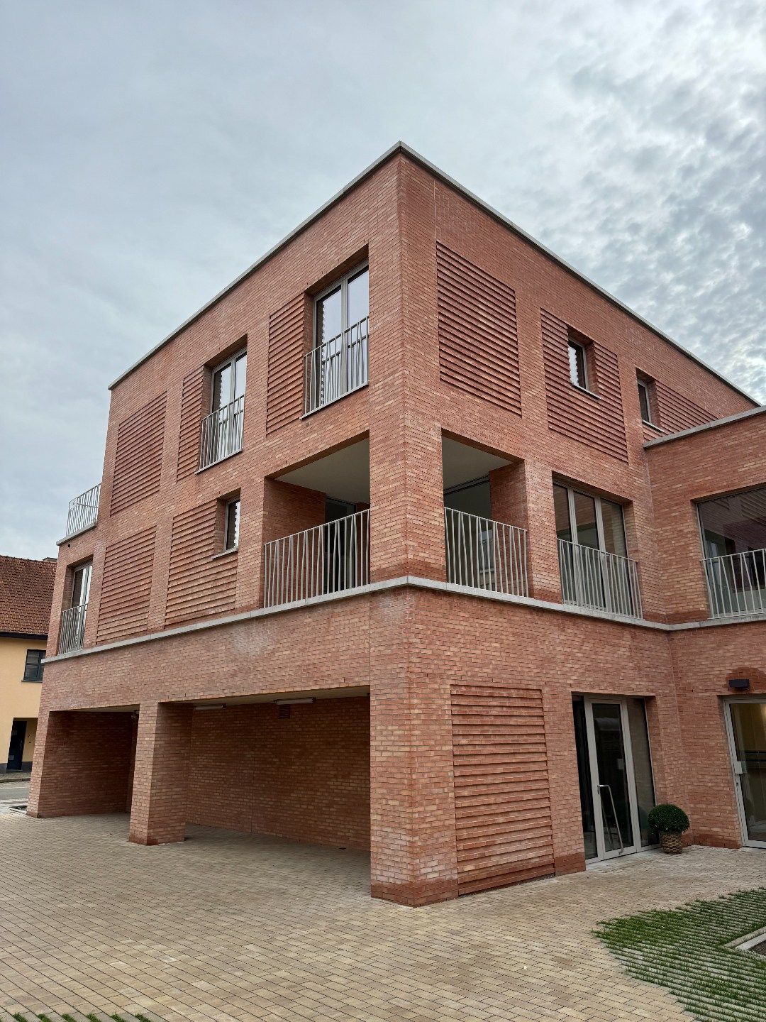 NIEUWBOUWAPPARTEMENT MET 2 SLAAPKAMERS, TERRAS, ONDERGRONDSE AUTOSTANDPLAATS EN KELDERBERGING IN RESIDENTIE "DE KWINT" TE ZONHOVEN foto 14