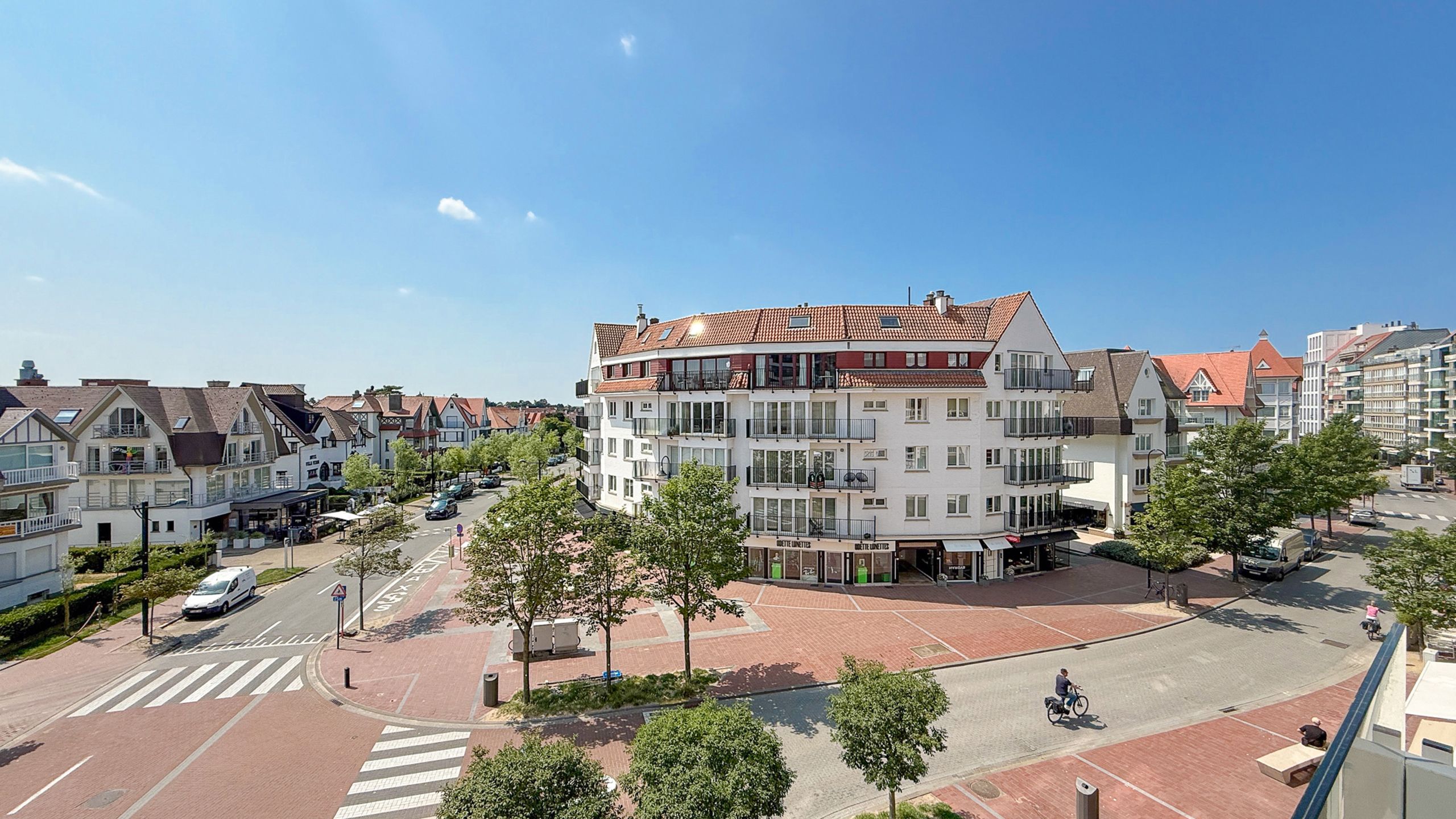 Zonnig appartement in hartje Zoute, aan het Albertplein... foto 3