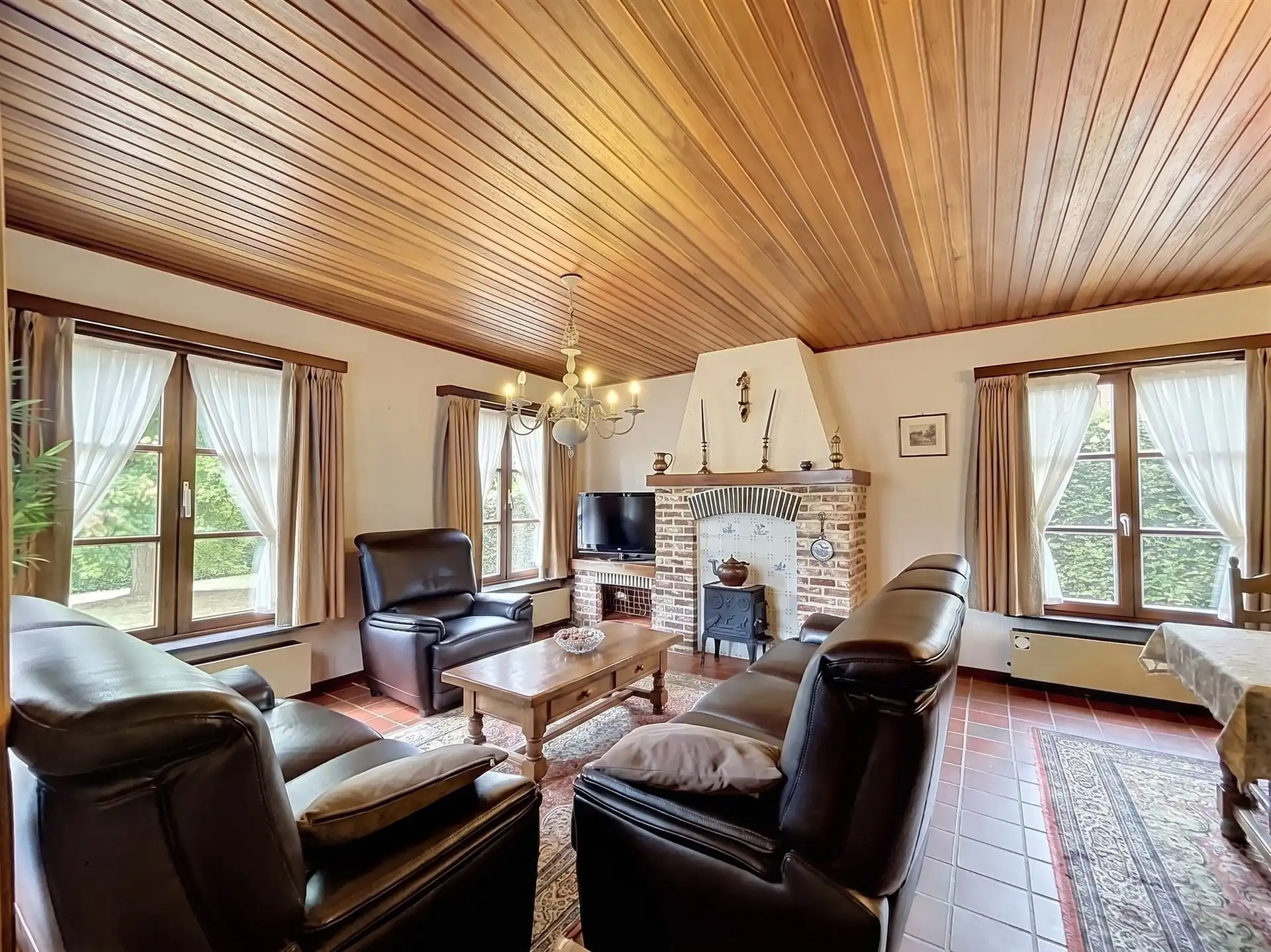 open bebouwing met 3 slaapkamers en garage op perceel van 1808m² foto 4