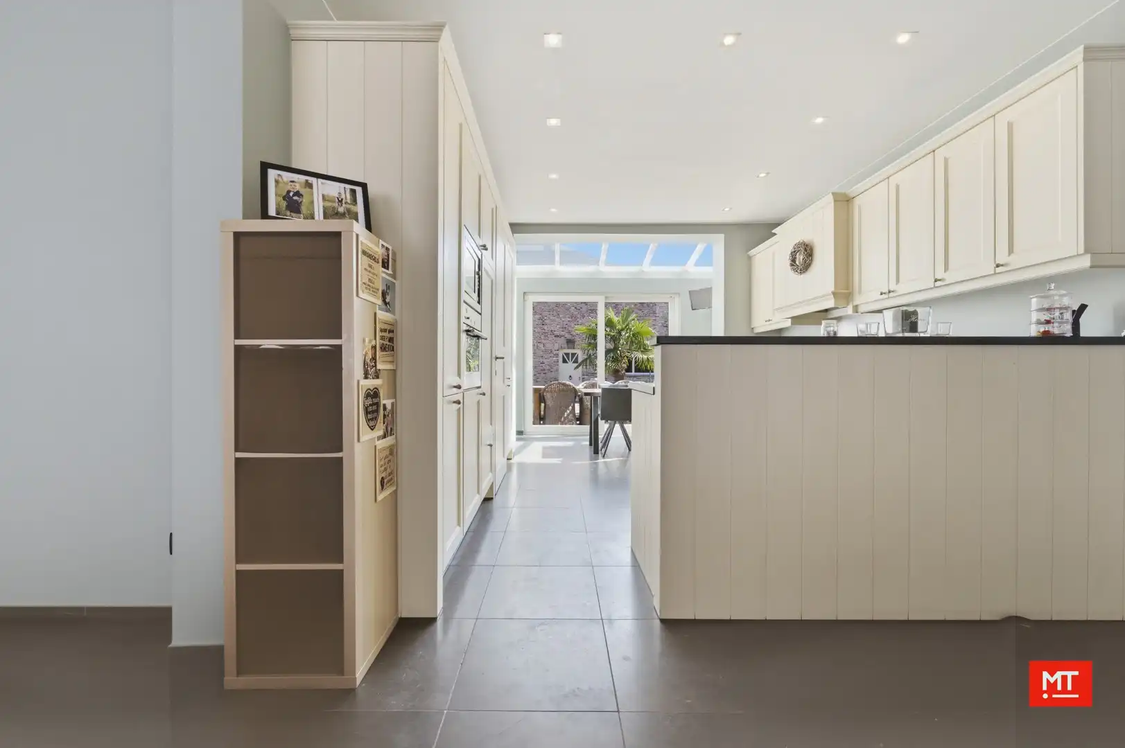 Ruime, instapklare woning met loods in het centrum van Wervik foto 12