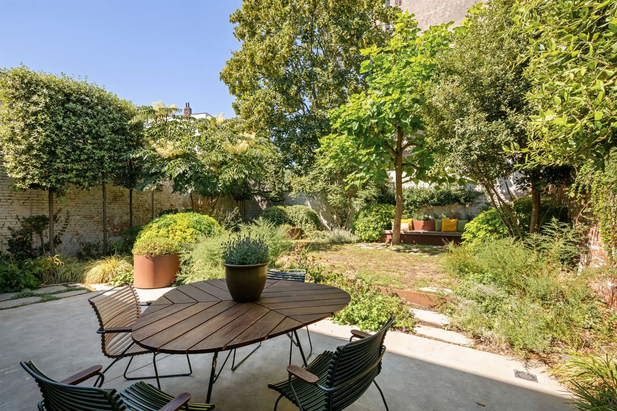 Statige neo-classicistische herenwoning met idyllische tuin foto 10