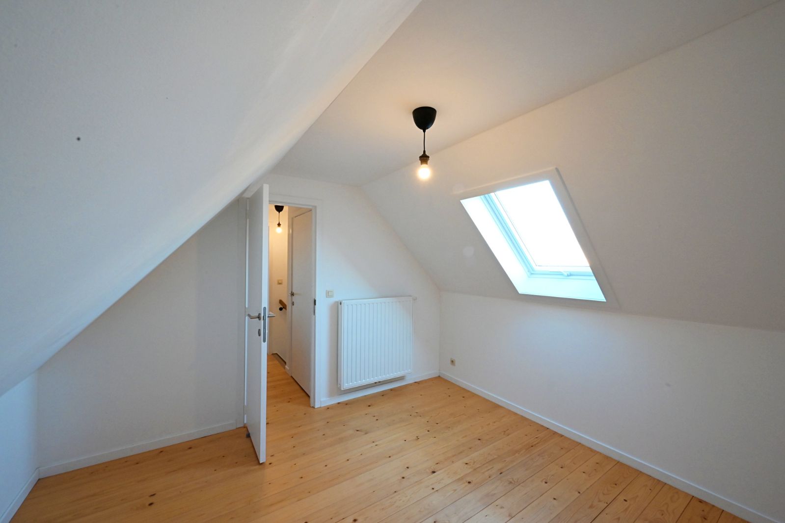 Gerenoveerde woning met centrale ligging in Emelgem! foto 16