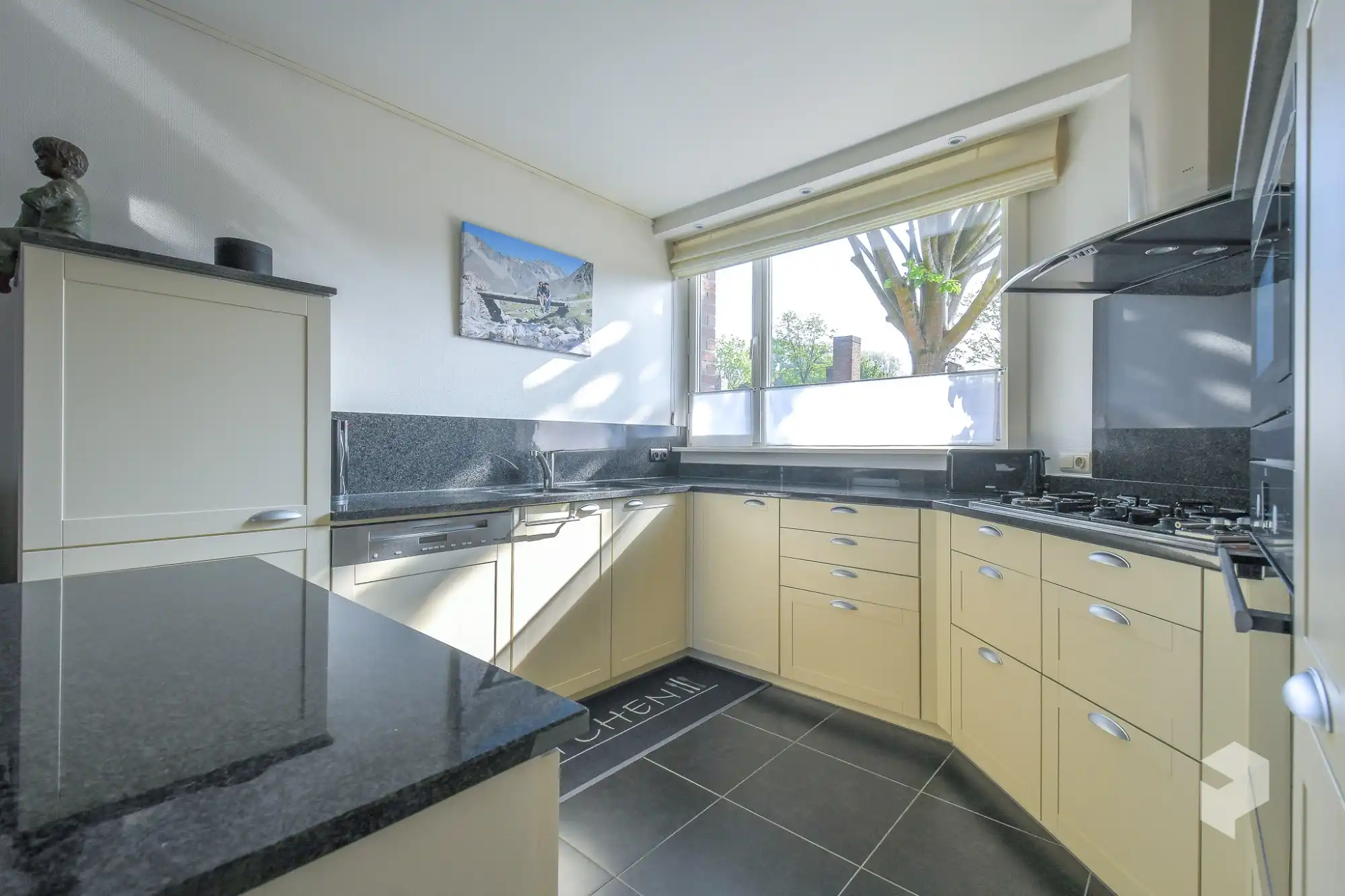 Ruime goed onderhouden woning met 3 slpk en tuin foto 7
