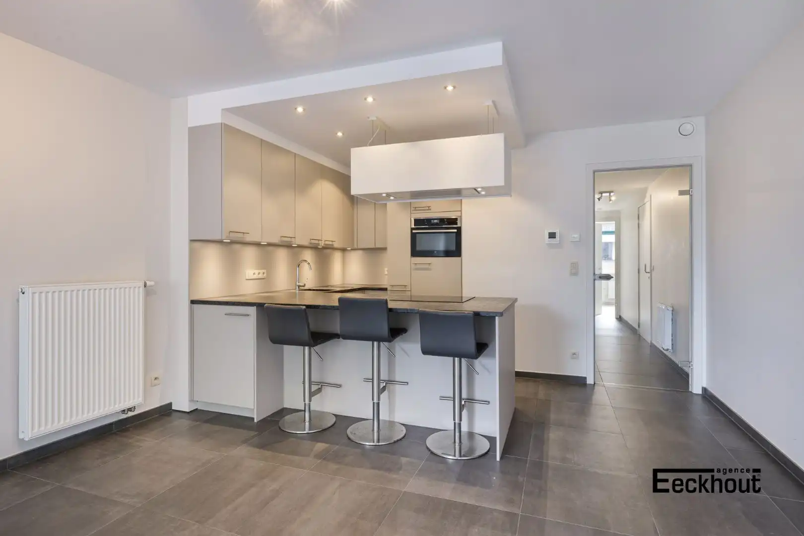 Instapklaar 2-slaapkamer appartement met ruim terras gelegen aan de Spuikom te Bredene! foto 6