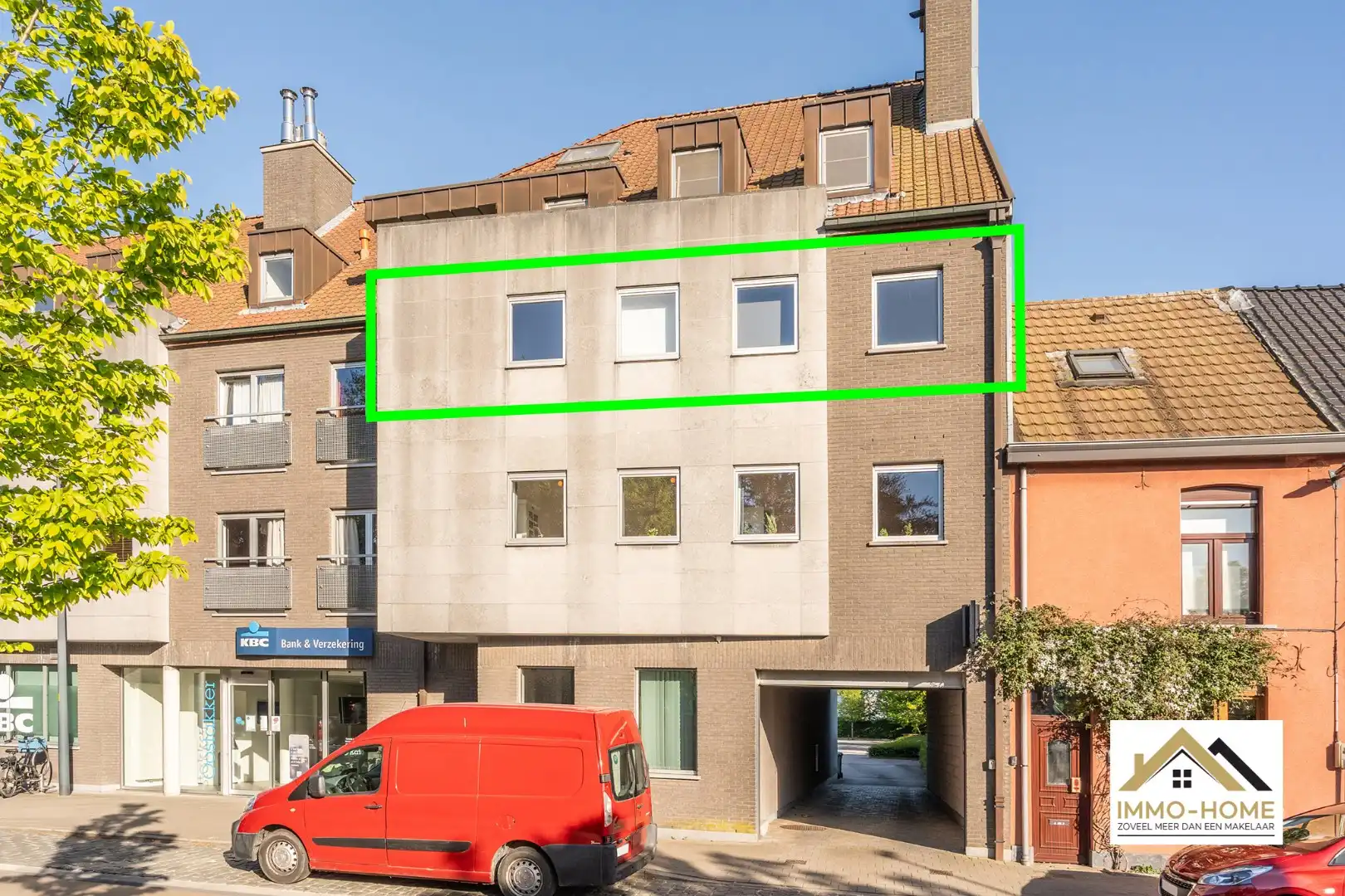 Instapklaar ruim appartement met autostaanplaats foto {{pictureIndex}}