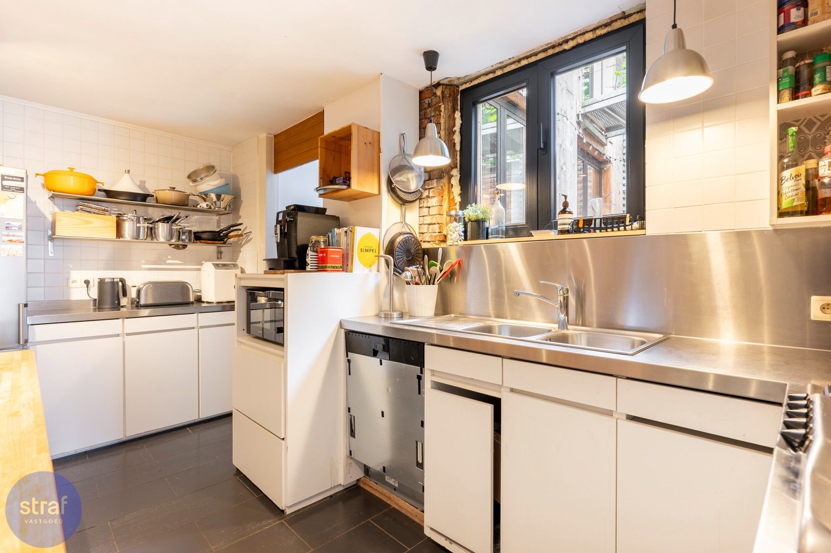 Twee terrassen, vier slaapkamers & tonnen karakter foto 8