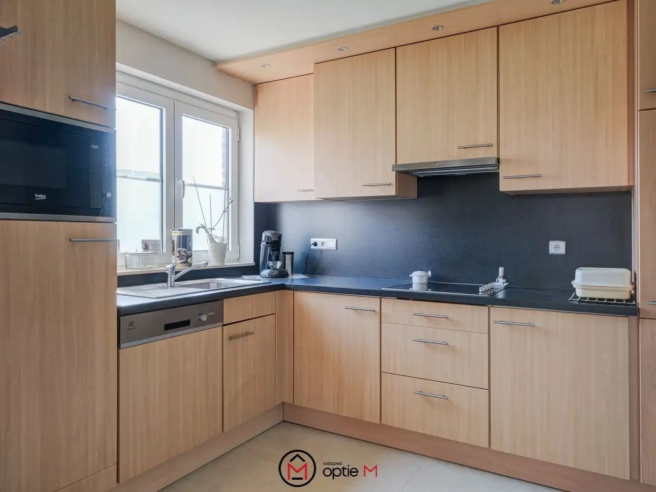 Gelijkvloers appartement te koop in Bilzen – Ruim wonen met terras, carport en kelderberging foto 10