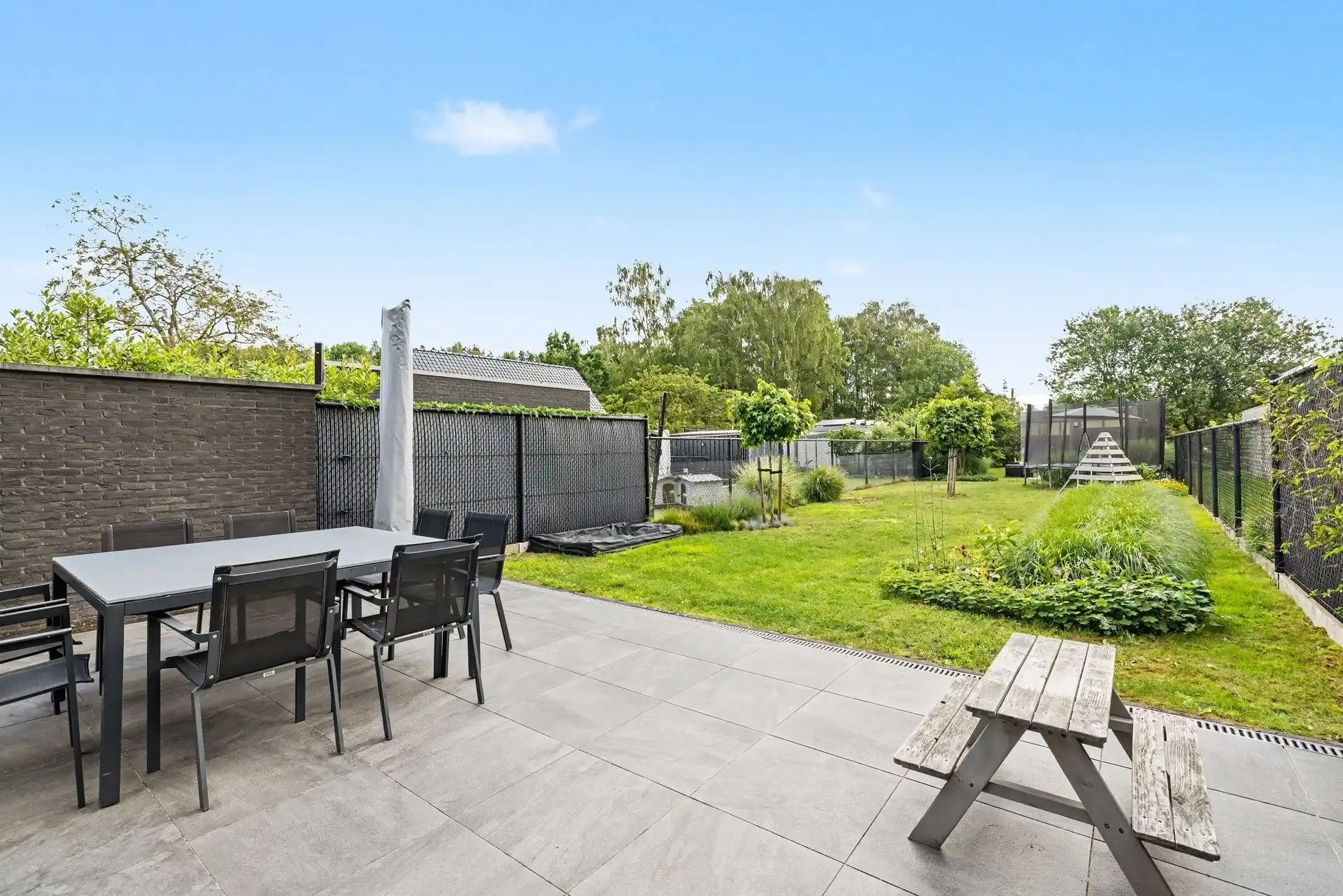 Uitstekend gelegen gezinswoning met inpandige garage en mooi aangelegde tuin (430m²) foto 22