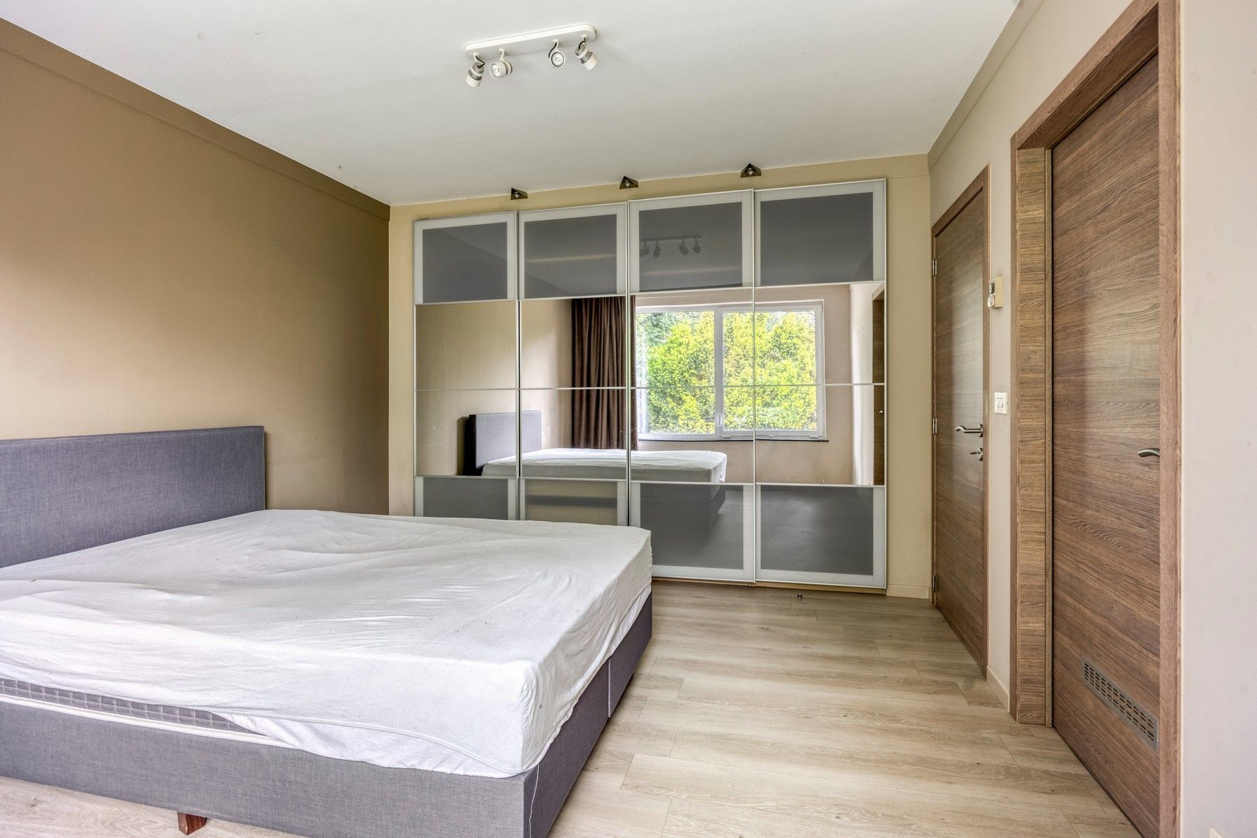 Ruime bungalow op groot perceel foto 20