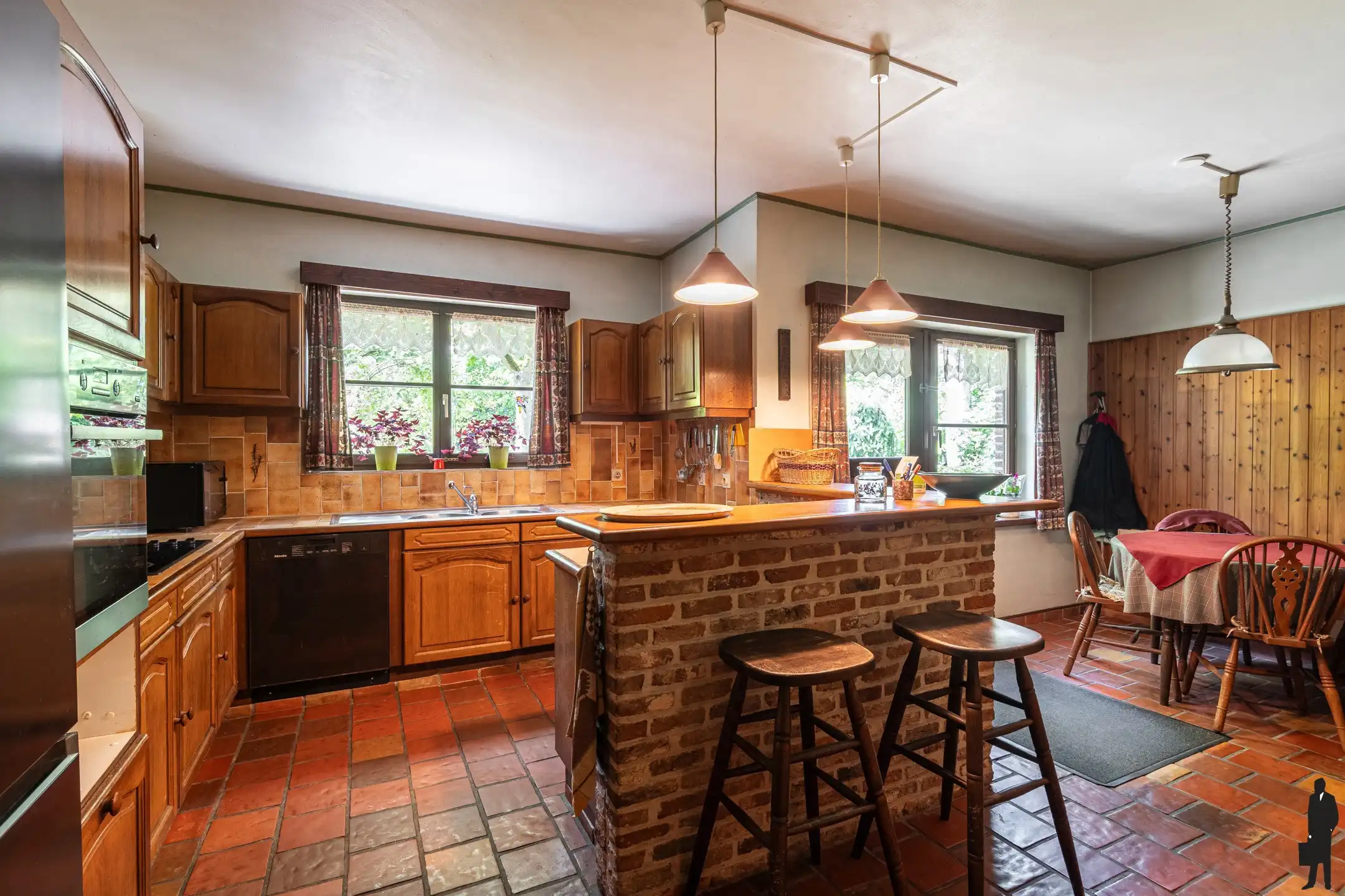 Te renoveren woning met 6 slpk. op 2.581 m² foto 9