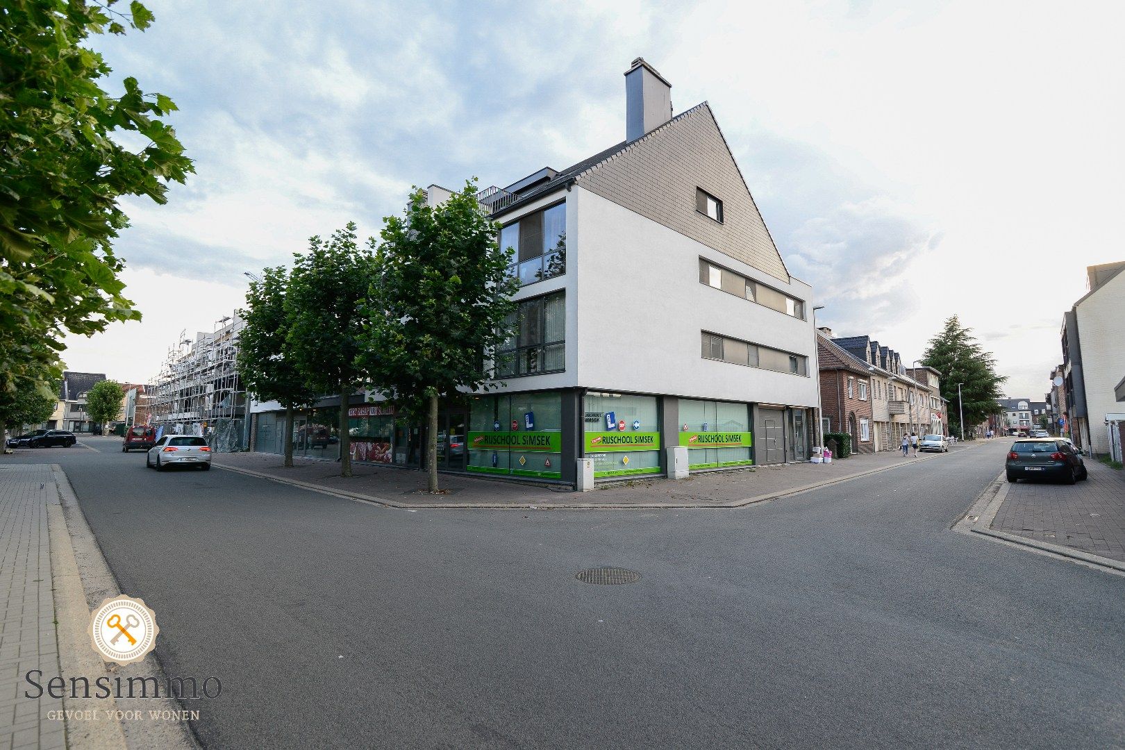 Modern en ruim appartement met 1 slaapkamer, dubbel terras en privé parking foto 25