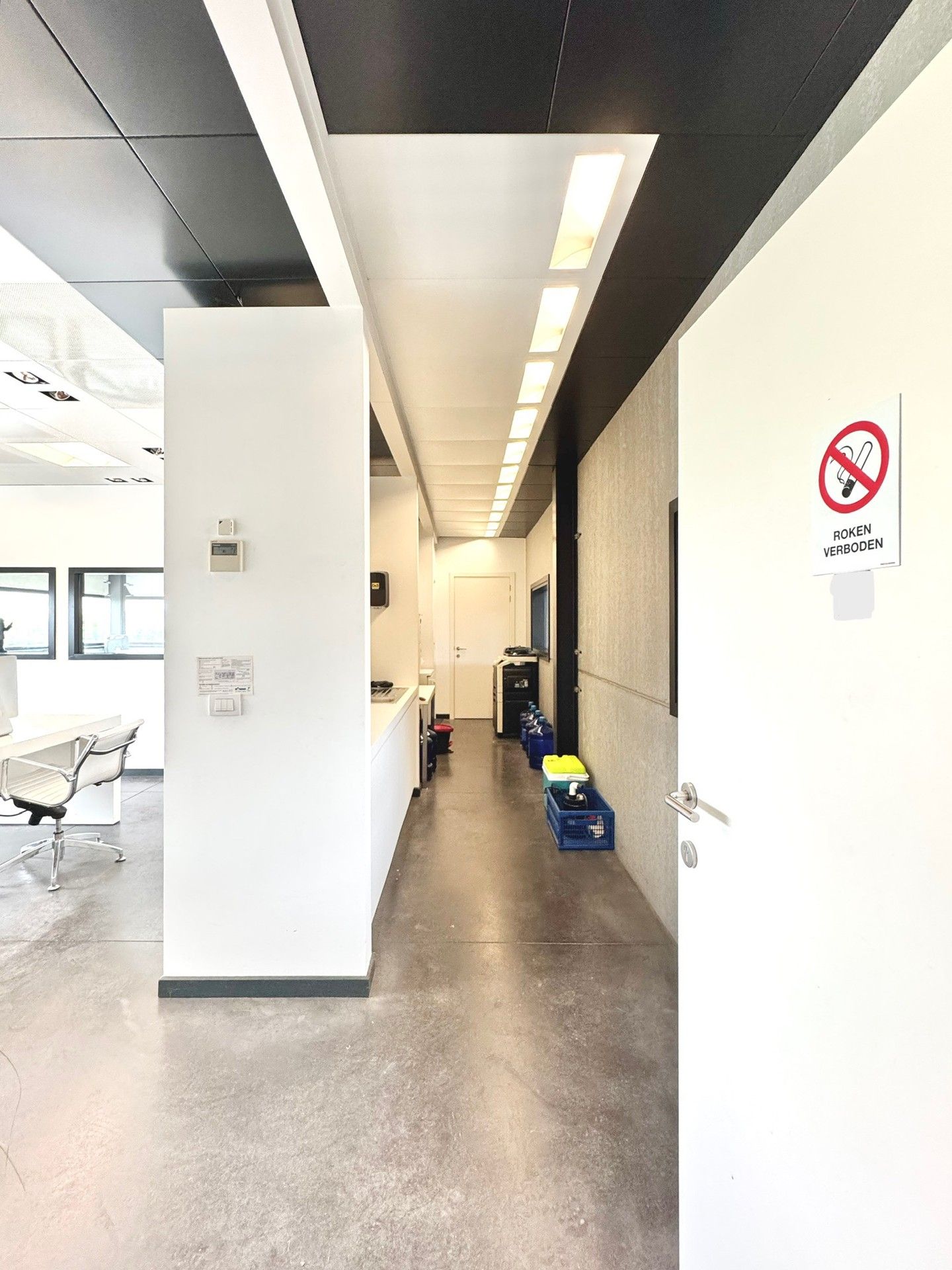 MAGAZIJN MET BURELEN IN KMO ZONE INDUSTRIE foto 21