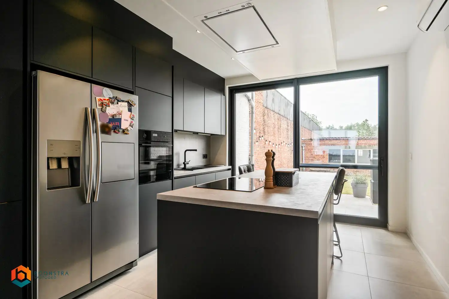Appartementsgebouw met 2 app + grote parking foto 5