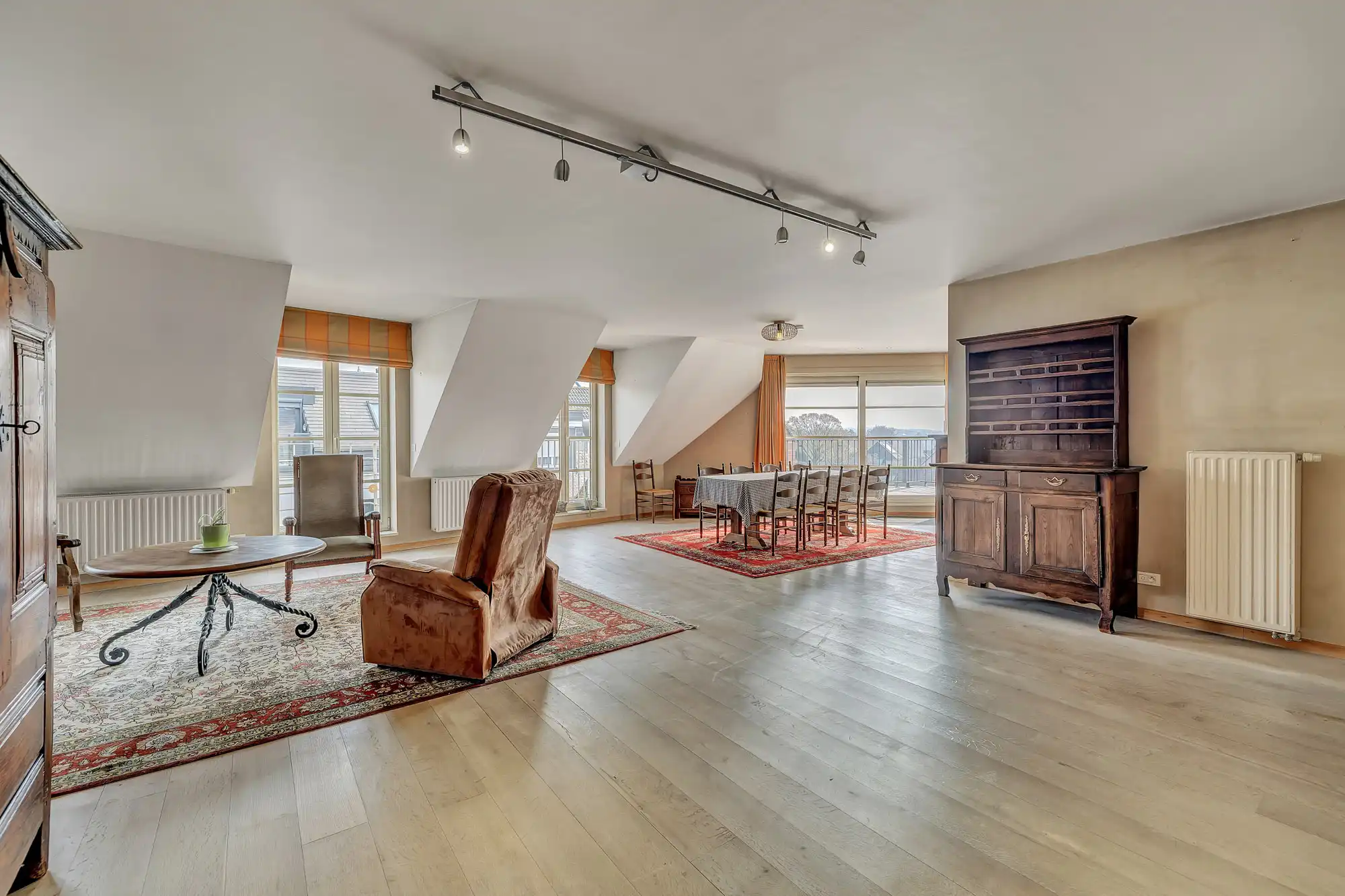 Luxe penthouse met 2 slpks & 5 terrassen centrum Zottegem foto {{pictureIndex}}