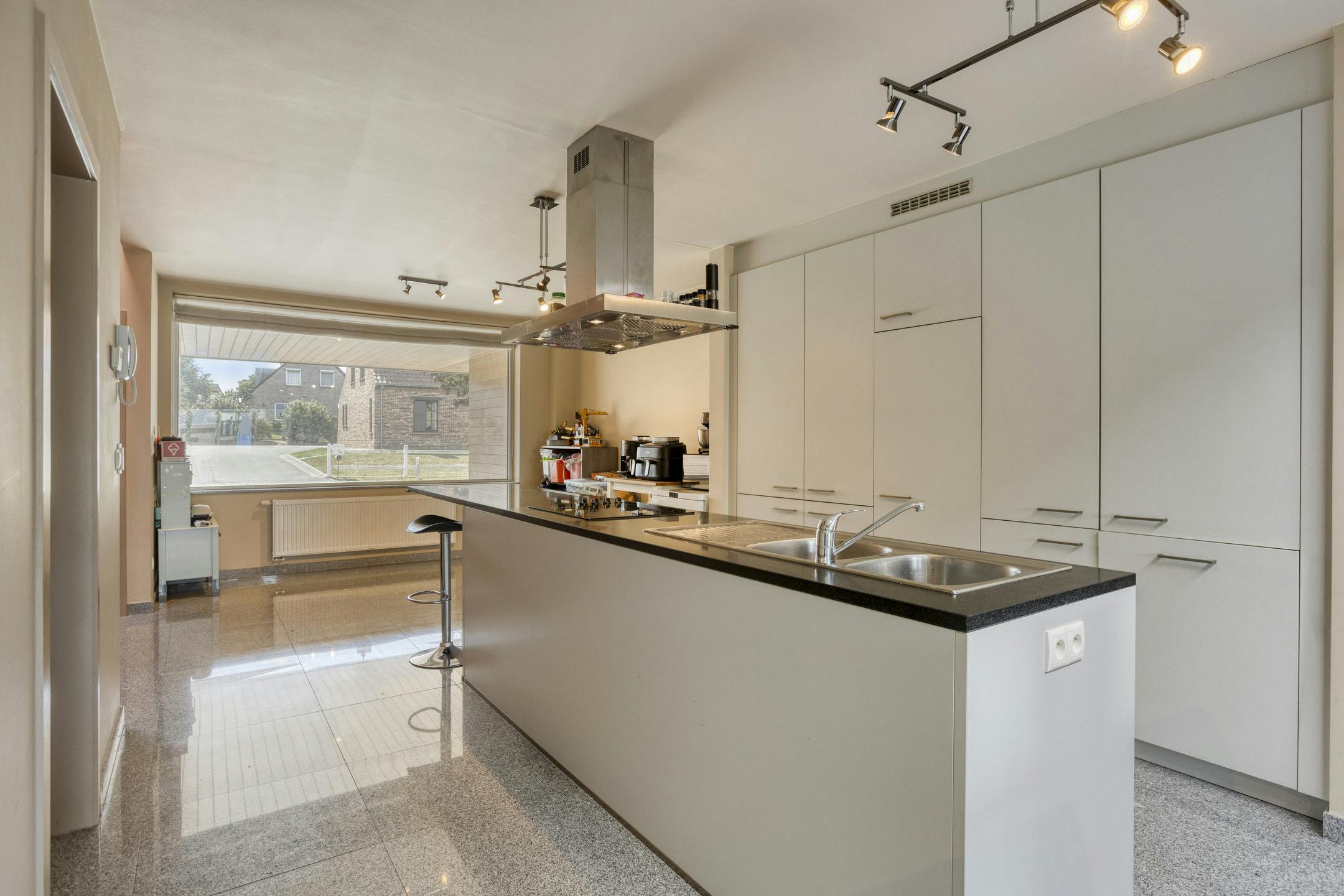 Instapklaar huis met 3 slaapkamers te koop in Aartrijke  foto 5