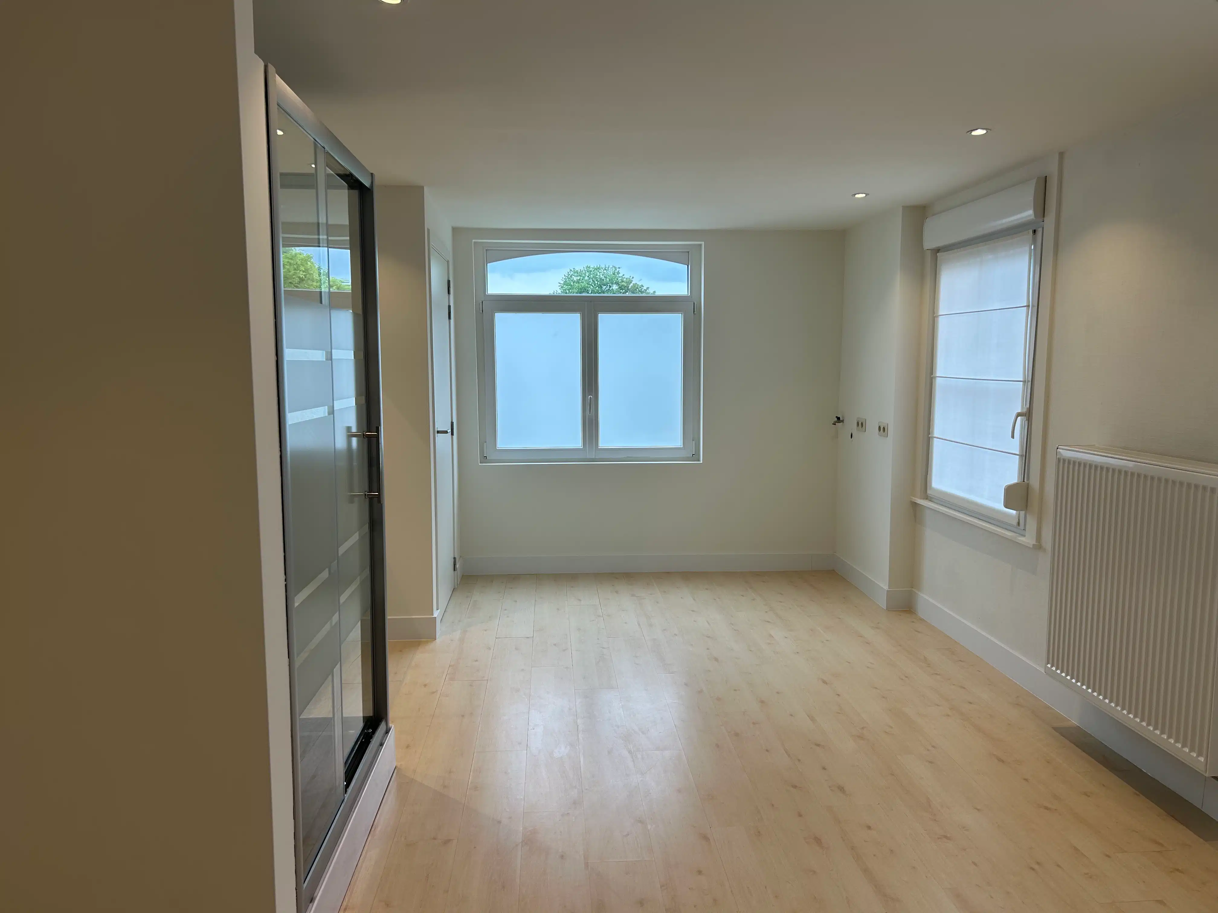 Volledig vernieuwde woning met 3 slaapkamers en tuintje. foto 11