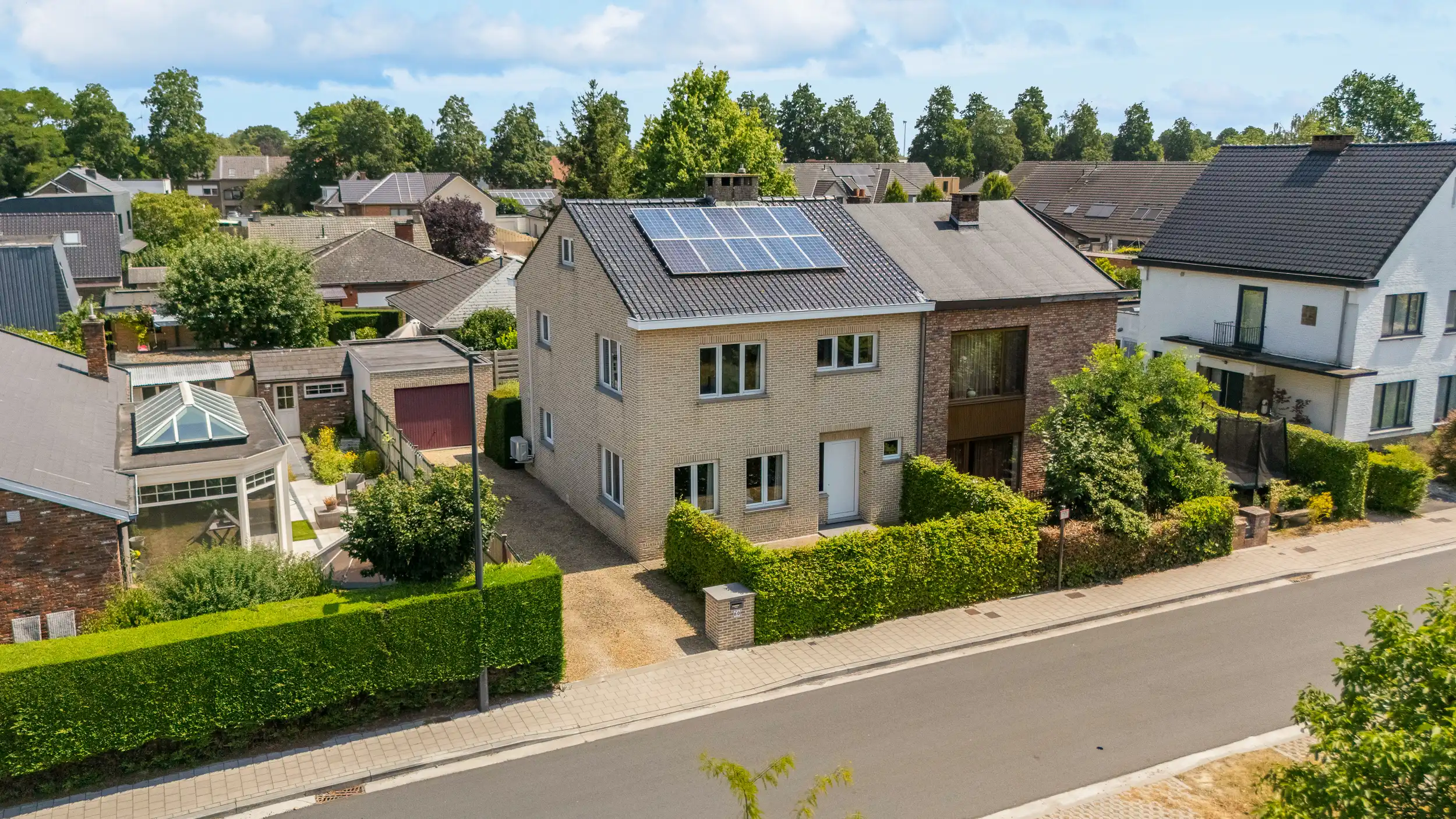 Charmante HOB met 3 slpk, airco & zonnepanelen foto {{pictureIndex}}