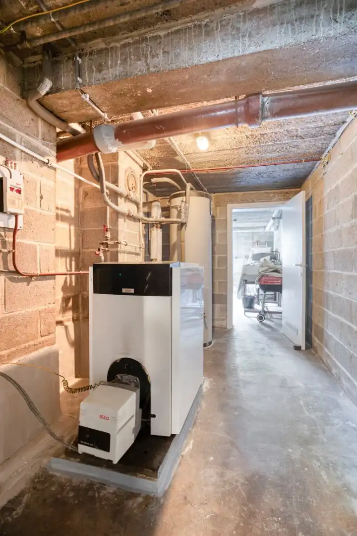 Opbrengsteigendom met 3 appartementen, garages en tuin foto 28