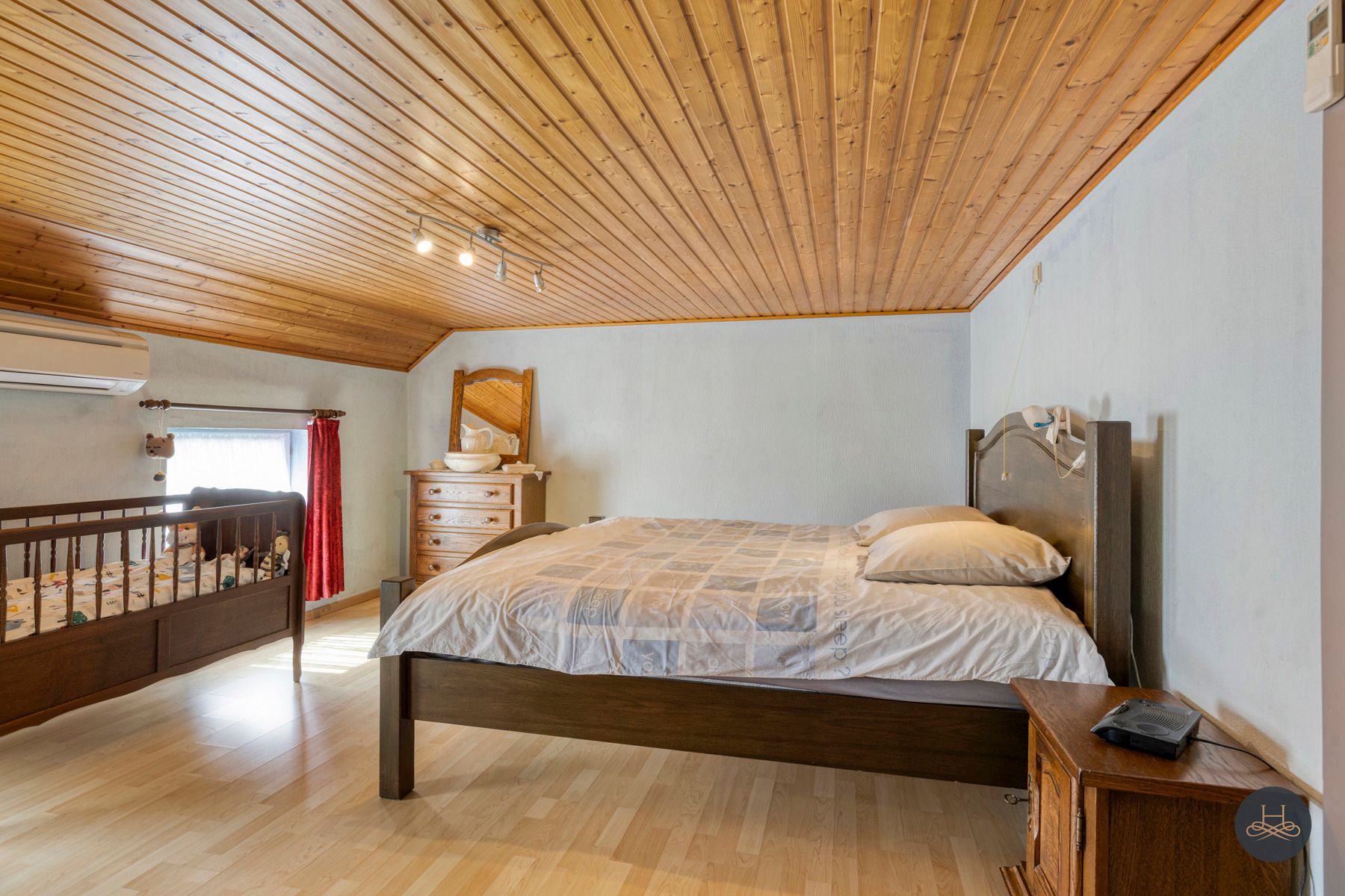 Woning met ruime loods op royaal perceel foto 14